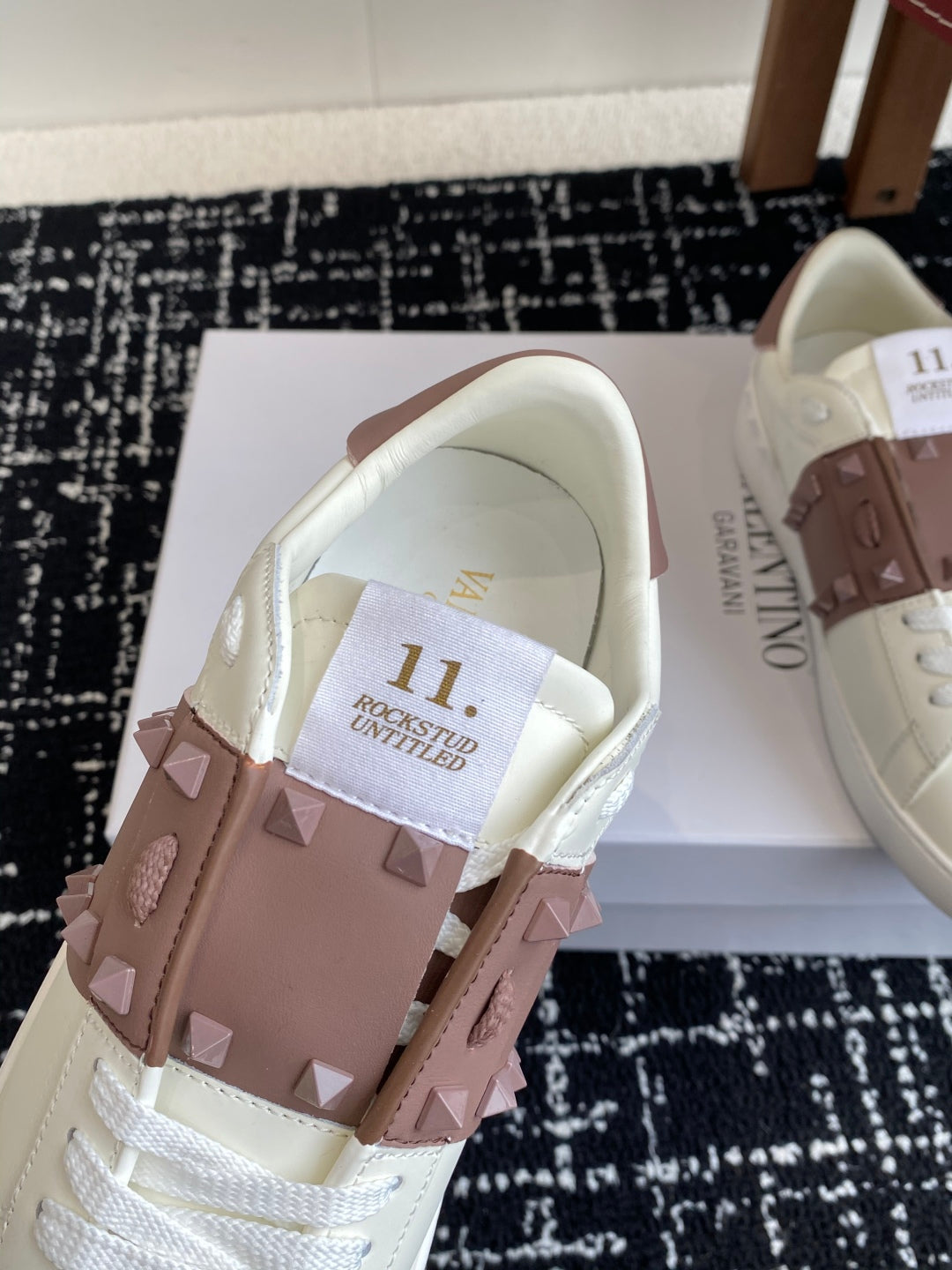 LuxluxHouse Best Quality Shoes Valentino