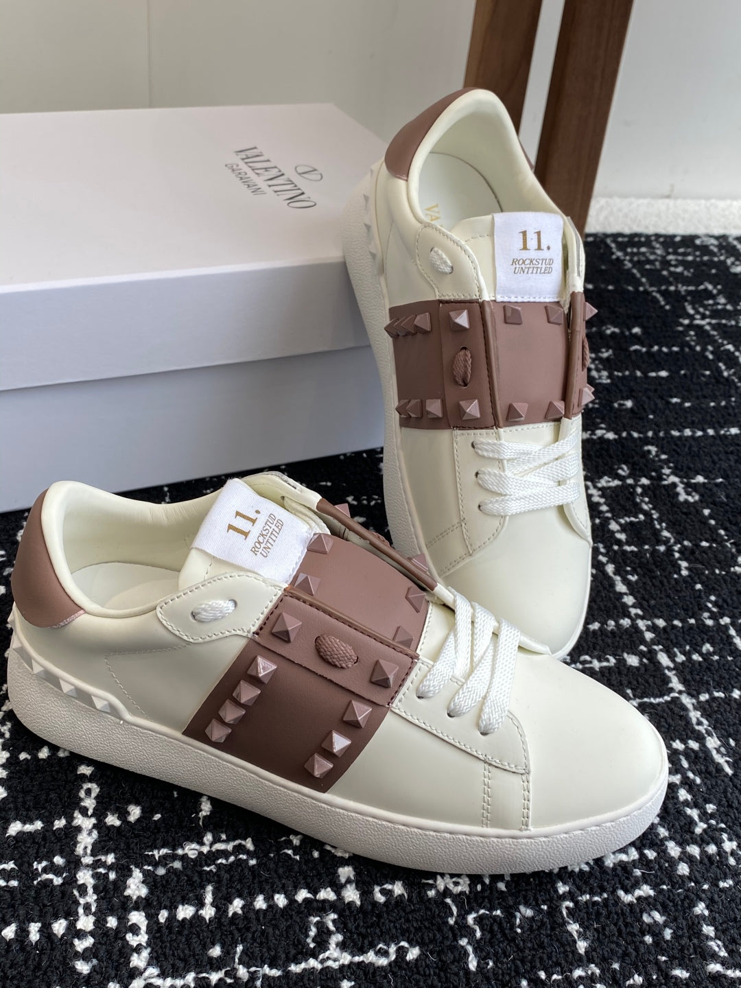 LuxluxHouse Best Quality Shoes Valentino
