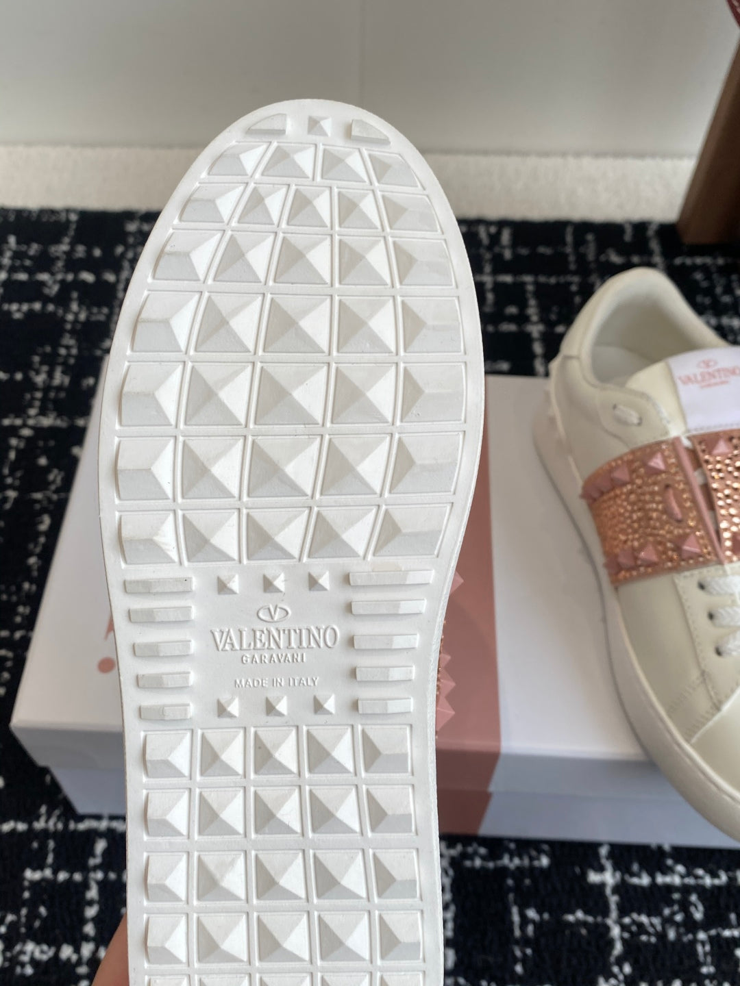 LuxluxHouse Best Quality Shoes Valentino