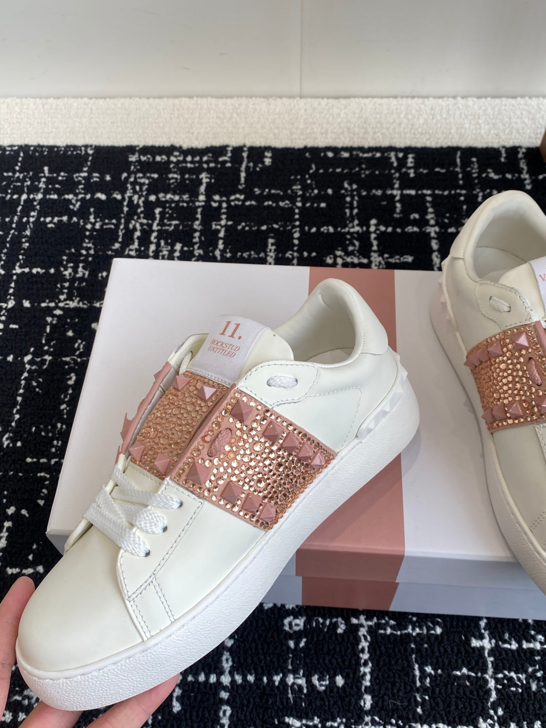 LuxluxHouse Best Quality Shoes Valentino
