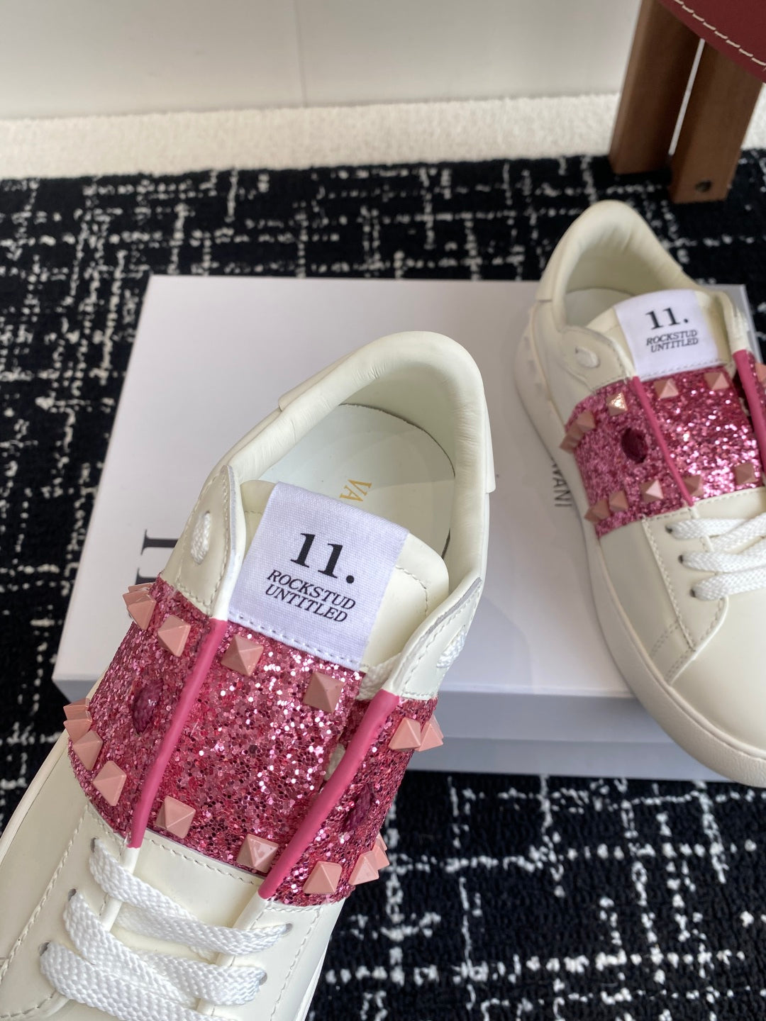 LuxluxHouse Best Quality Shoes Valentino