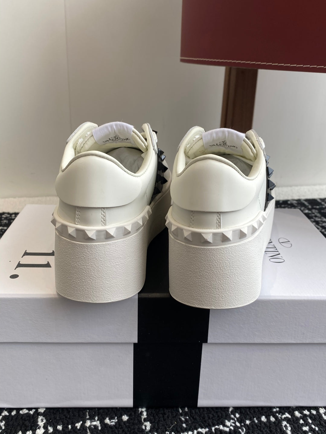 LuxluxHouse Best Quality Shoes Valentino