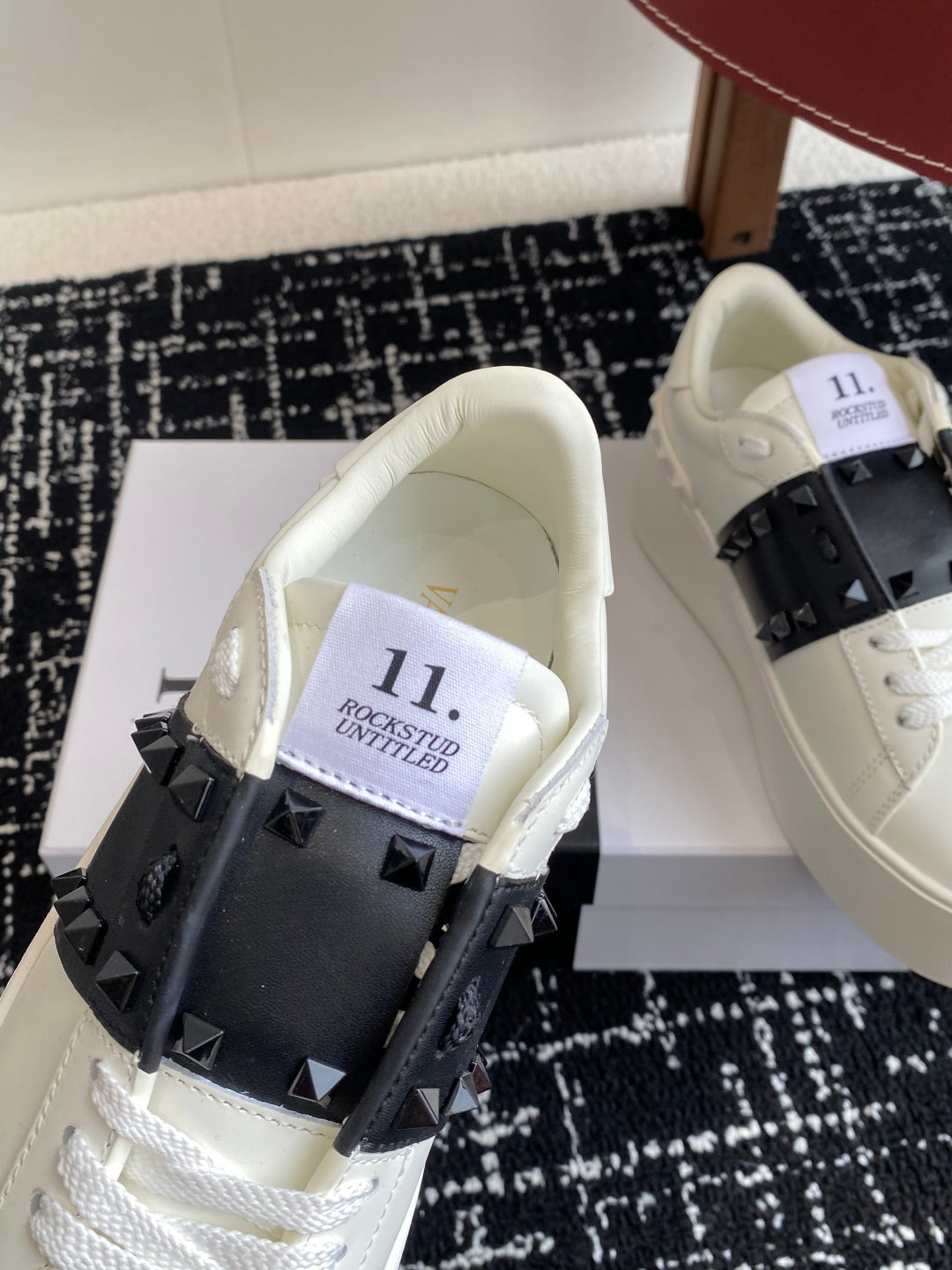 LuxluxHouse Best Quality Shoes Valentino