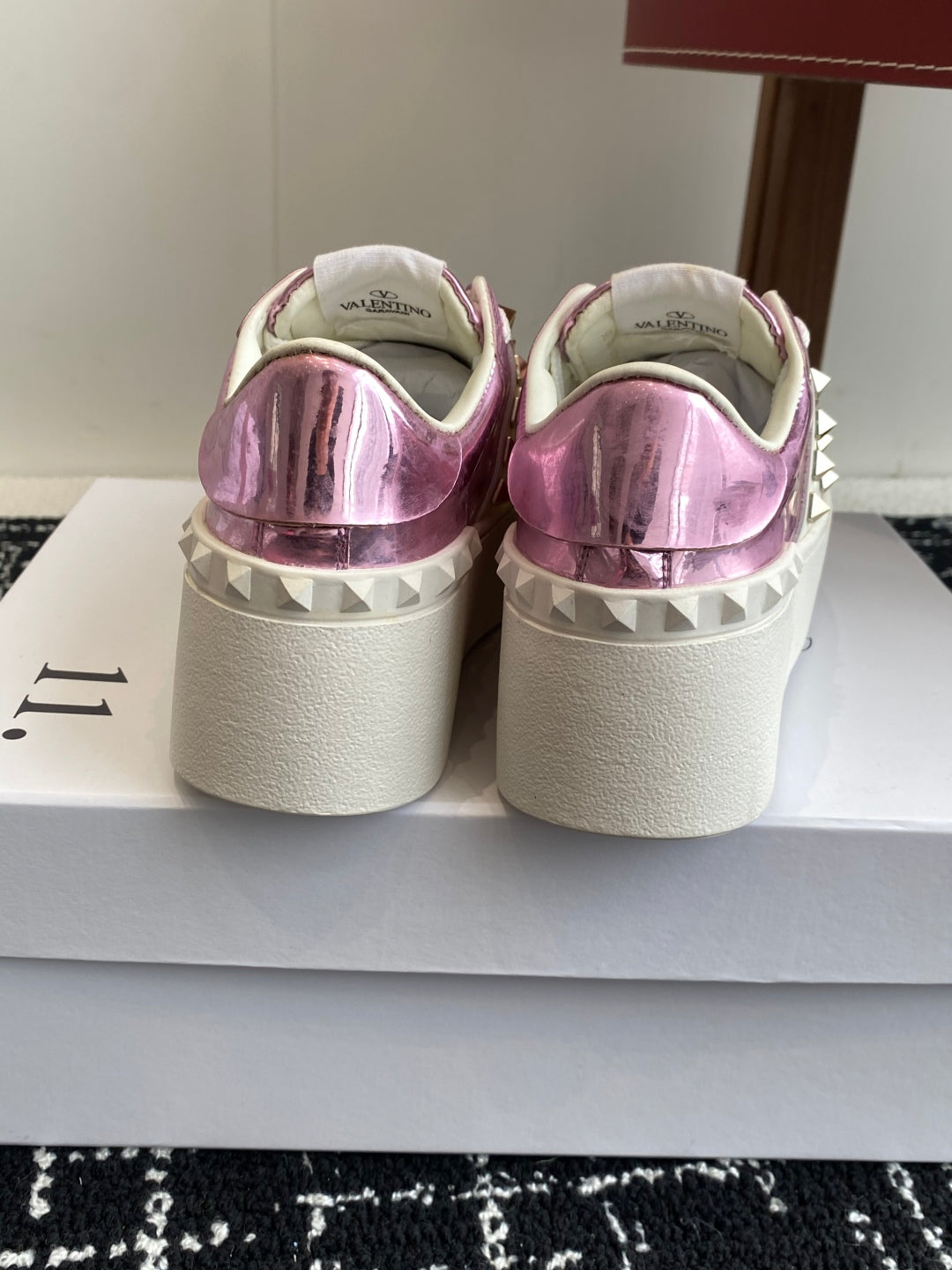 LuxluxHouse Best Quality Shoes Valentino
