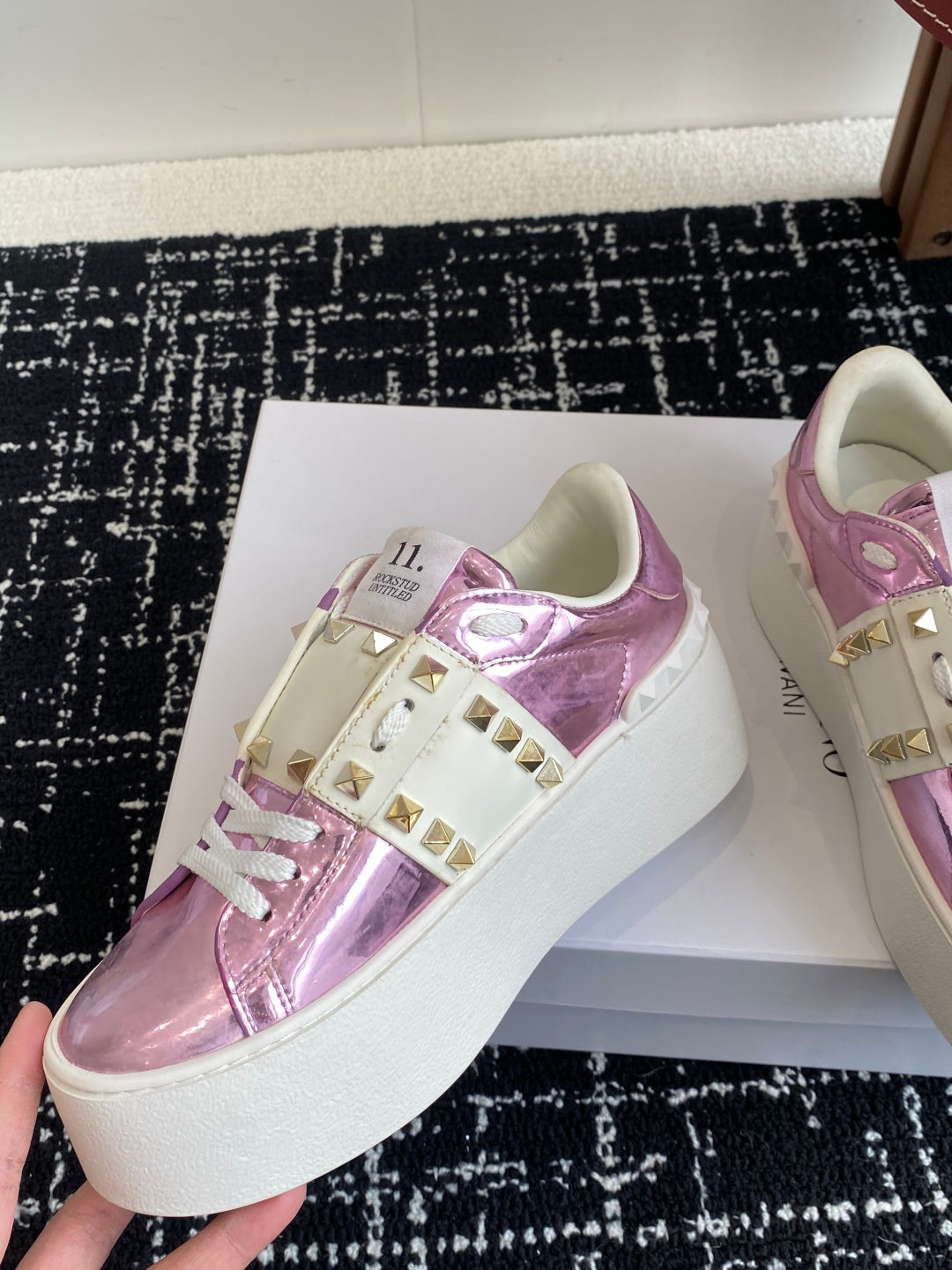 LuxluxHouse Best Quality Shoes Valentino