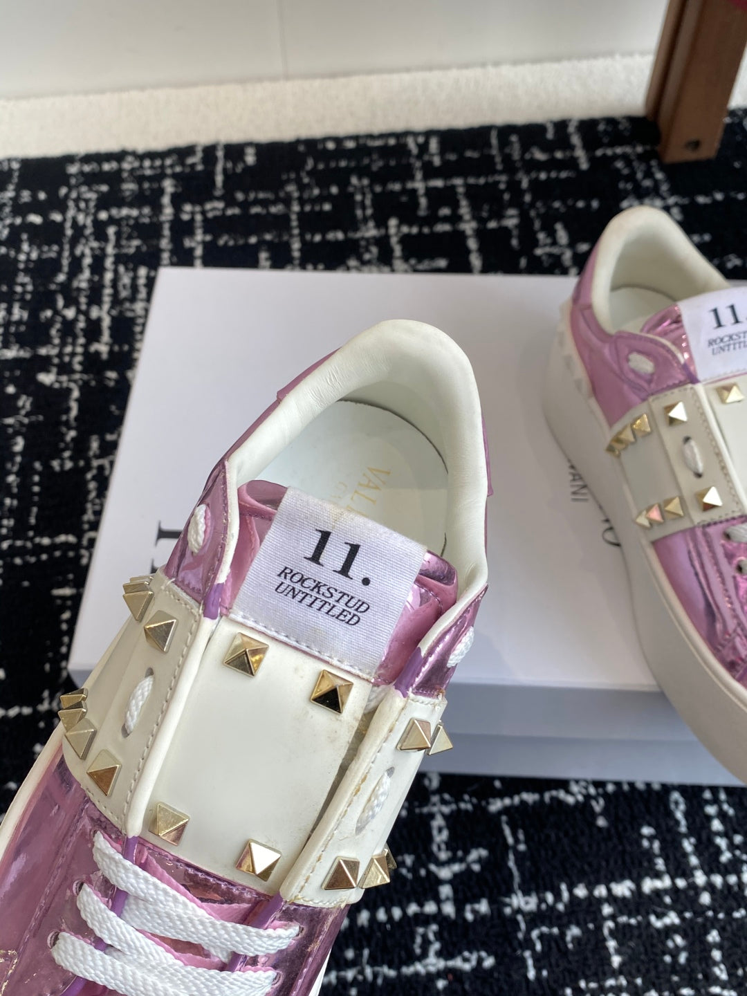 LuxluxHouse Best Quality Shoes Valentino