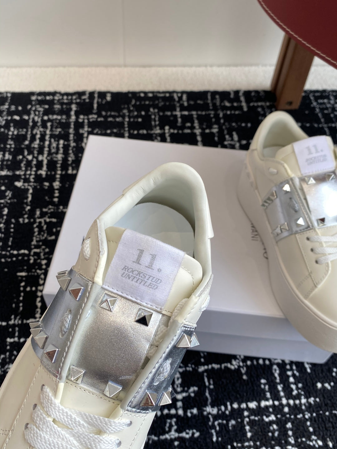 LuxluxHouse Best Quality Shoes Valentino