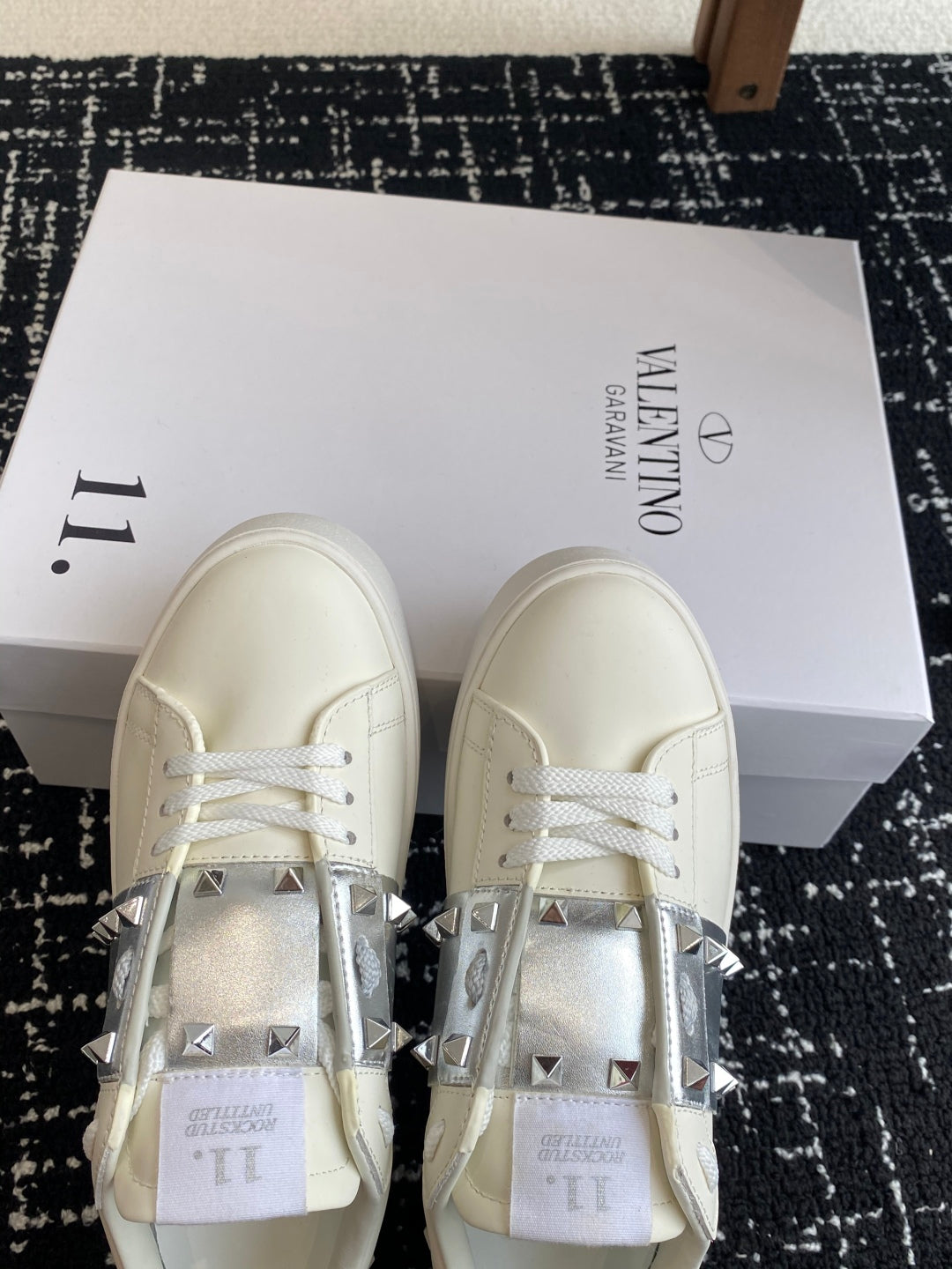 LuxluxHouse Best Quality Shoes Valentino
