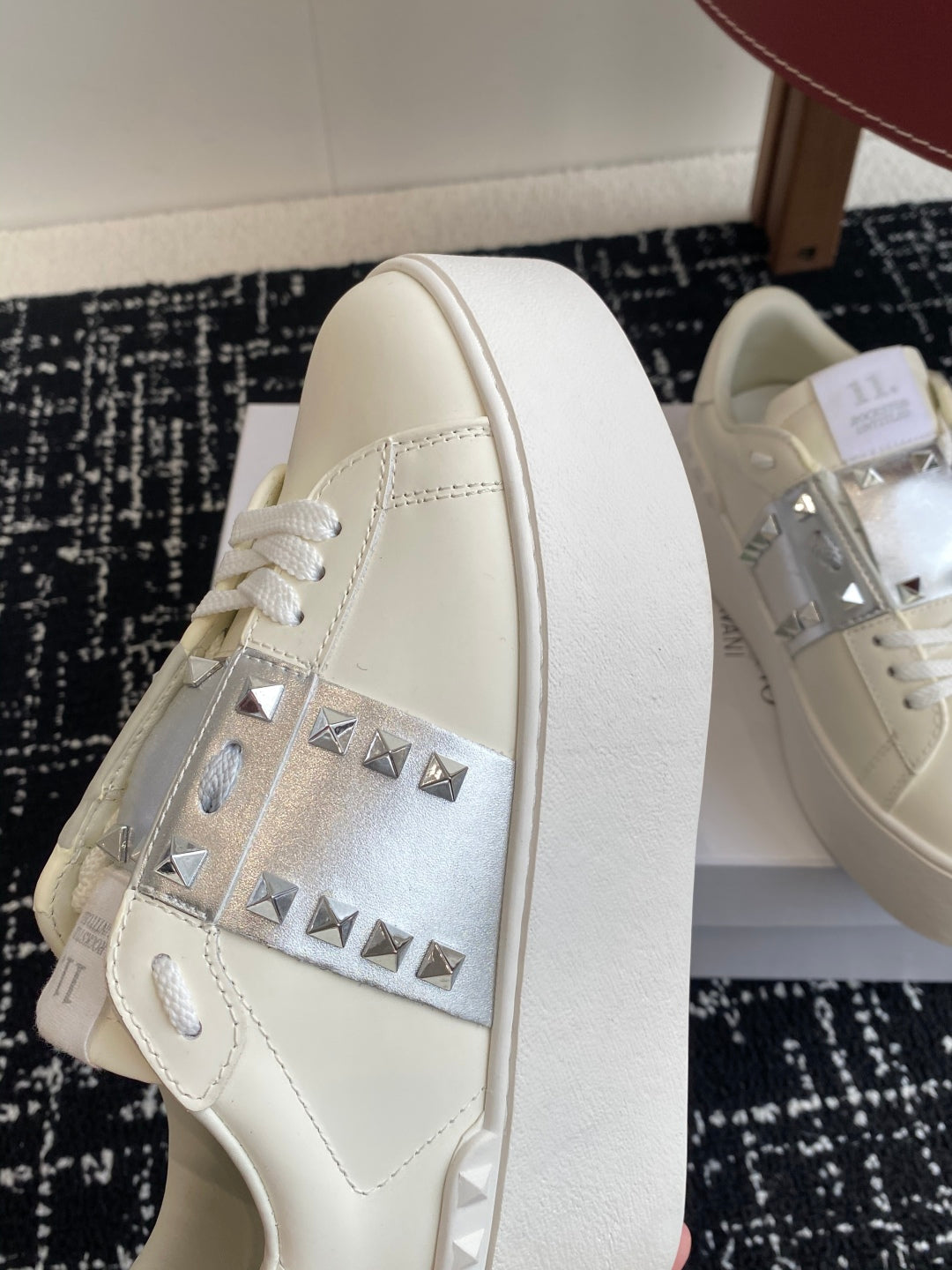 LuxluxHouse Best Quality Shoes Valentino