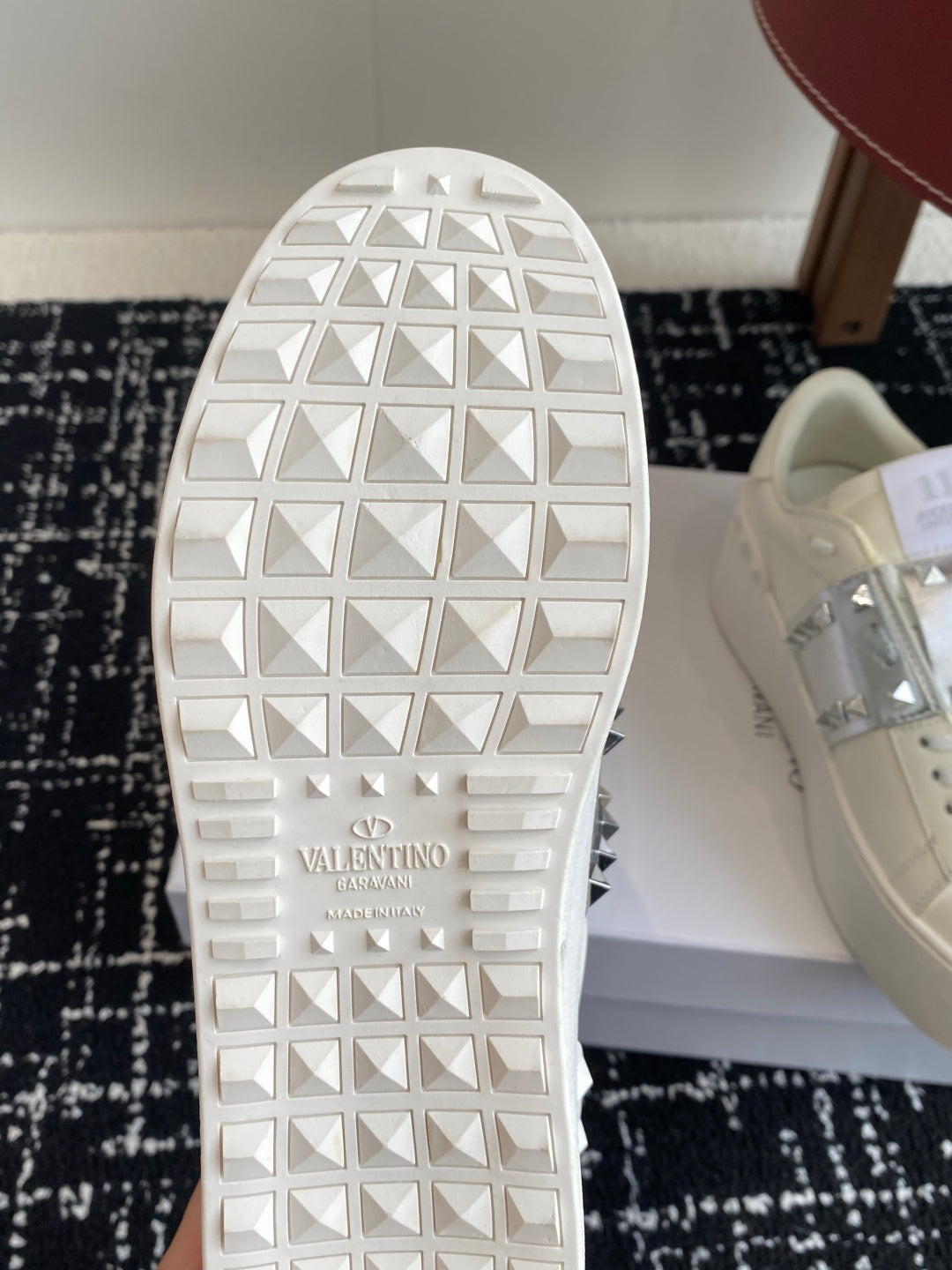 LuxluxHouse Best Quality Shoes Valentino