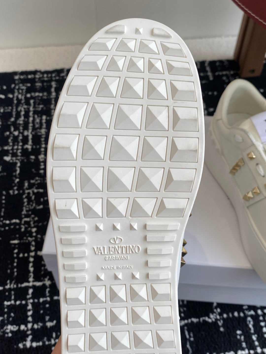 LuxluxHouse Best Quality Shoes Valentino