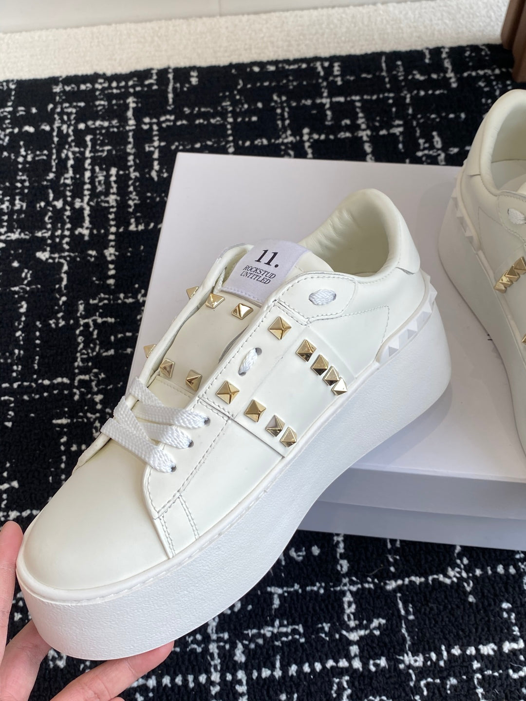 LuxluxHouse Best Quality Shoes Valentino
