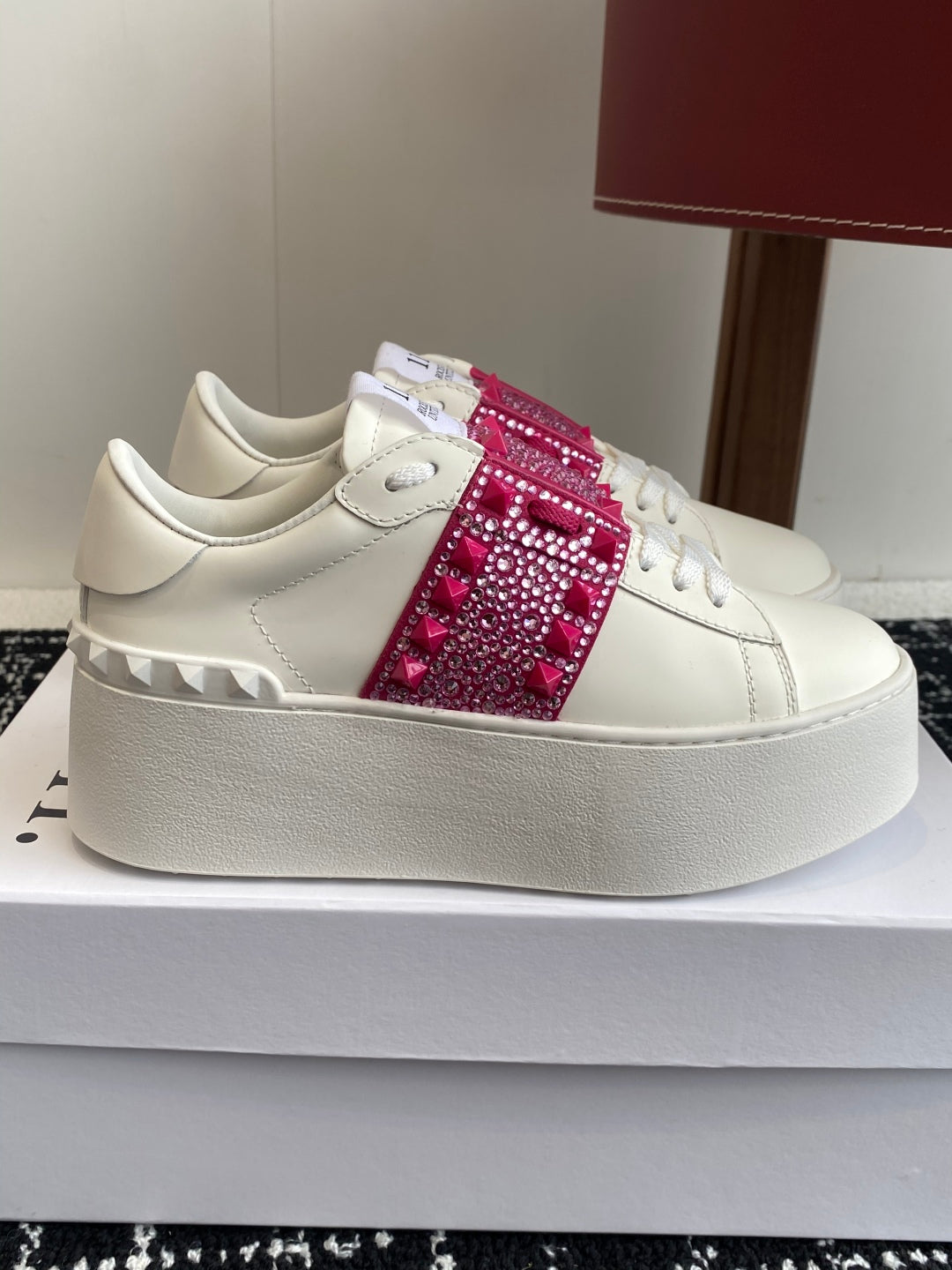 LuxluxHouse Best Quality Shoes Valentino