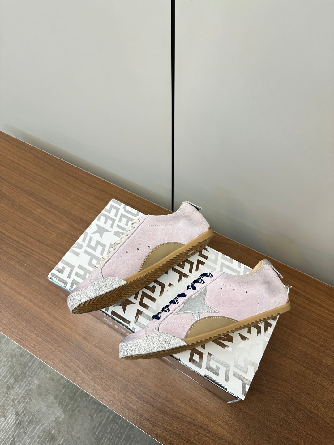 LuxluxHouse Best Quality Shoes Golden Goose