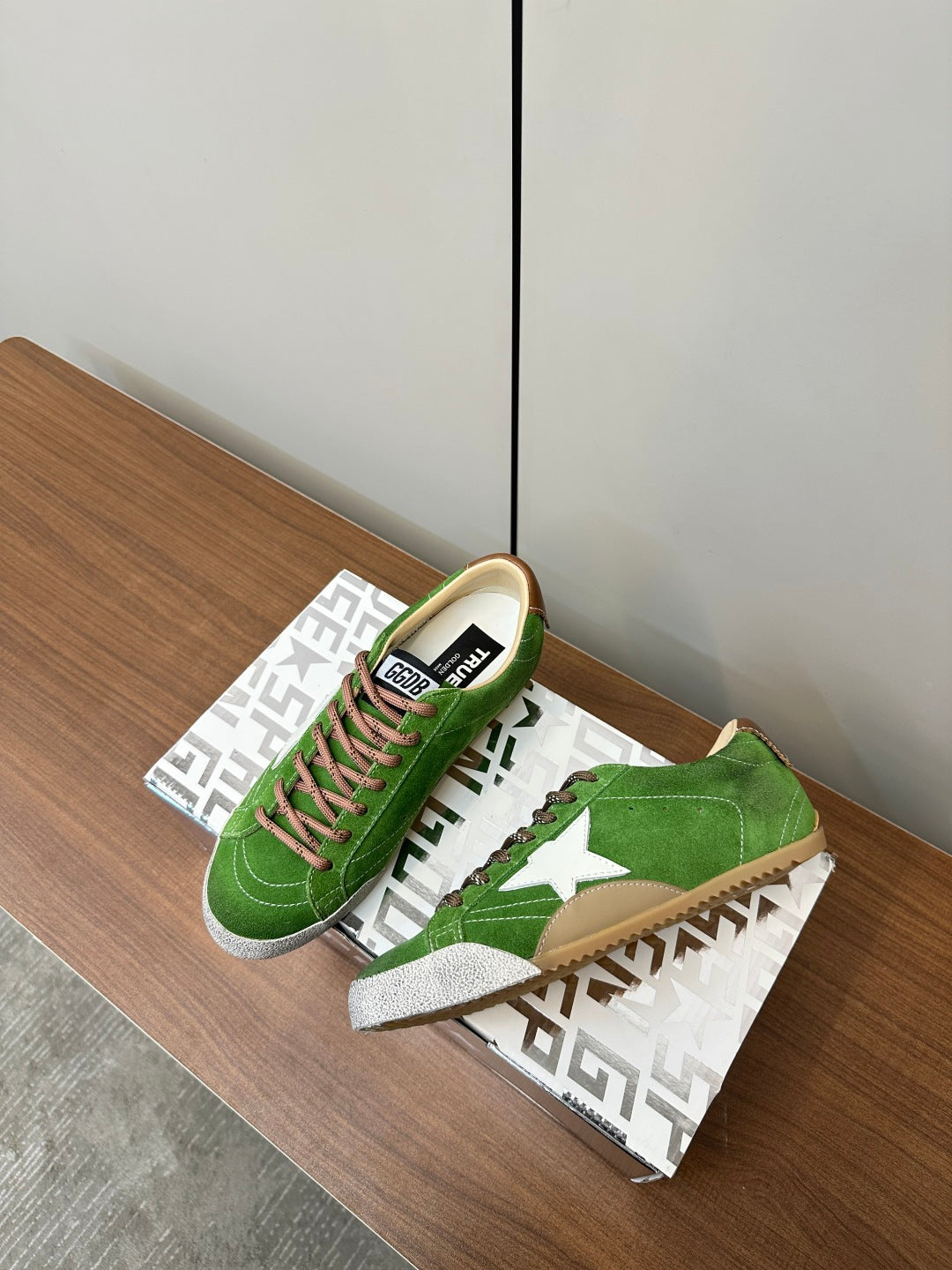 LuxluxHouse Best Quality Shoes Golden Goose