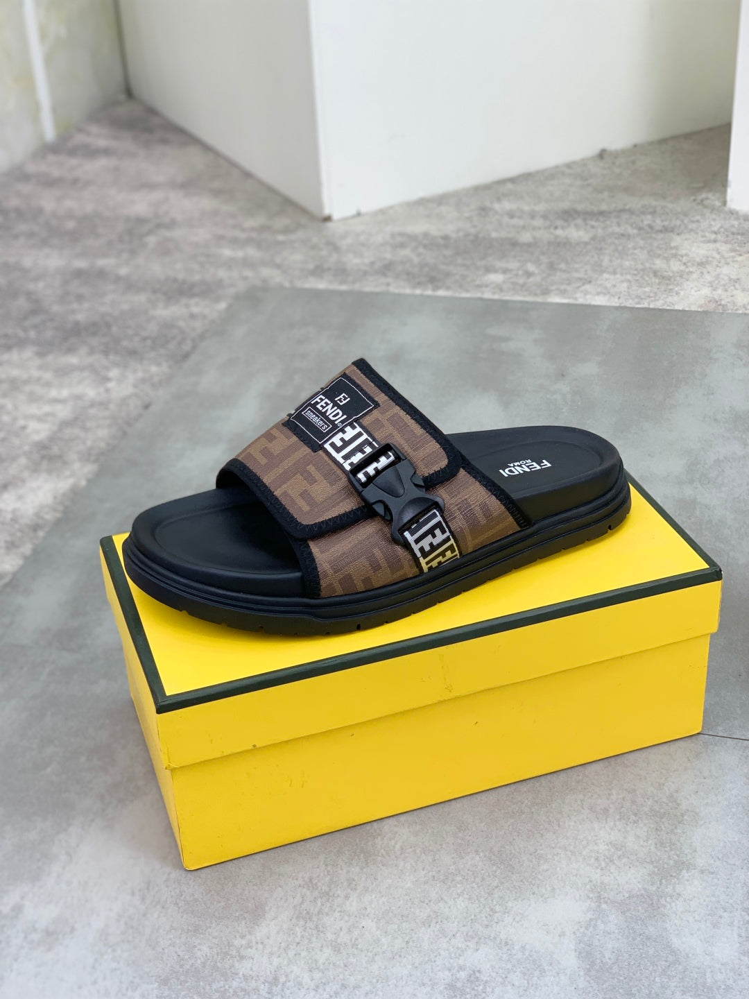LuxluxHouse Best Quality Sandals Fendi