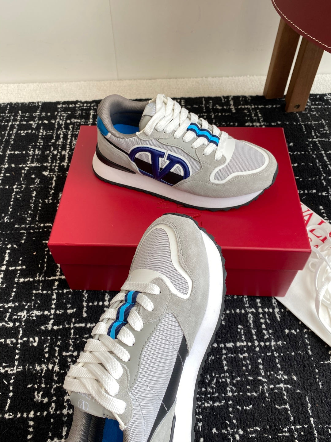 LuxluxHouse Best Quality Shoes Valentino