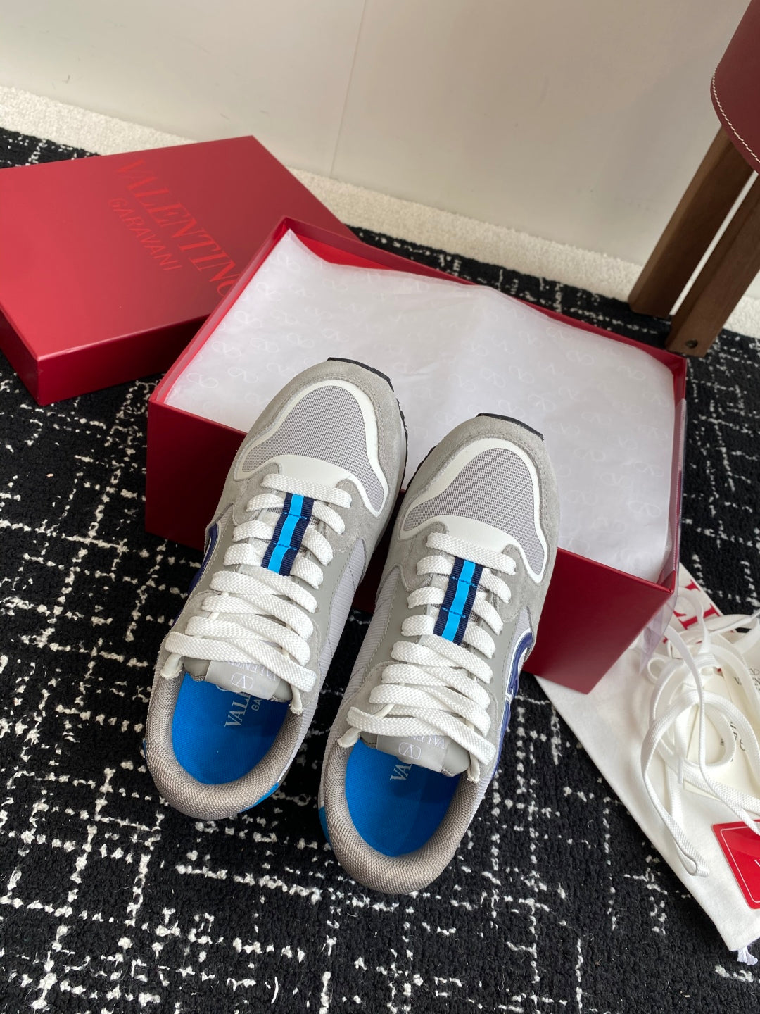 LuxluxHouse Best Quality Shoes Valentino
