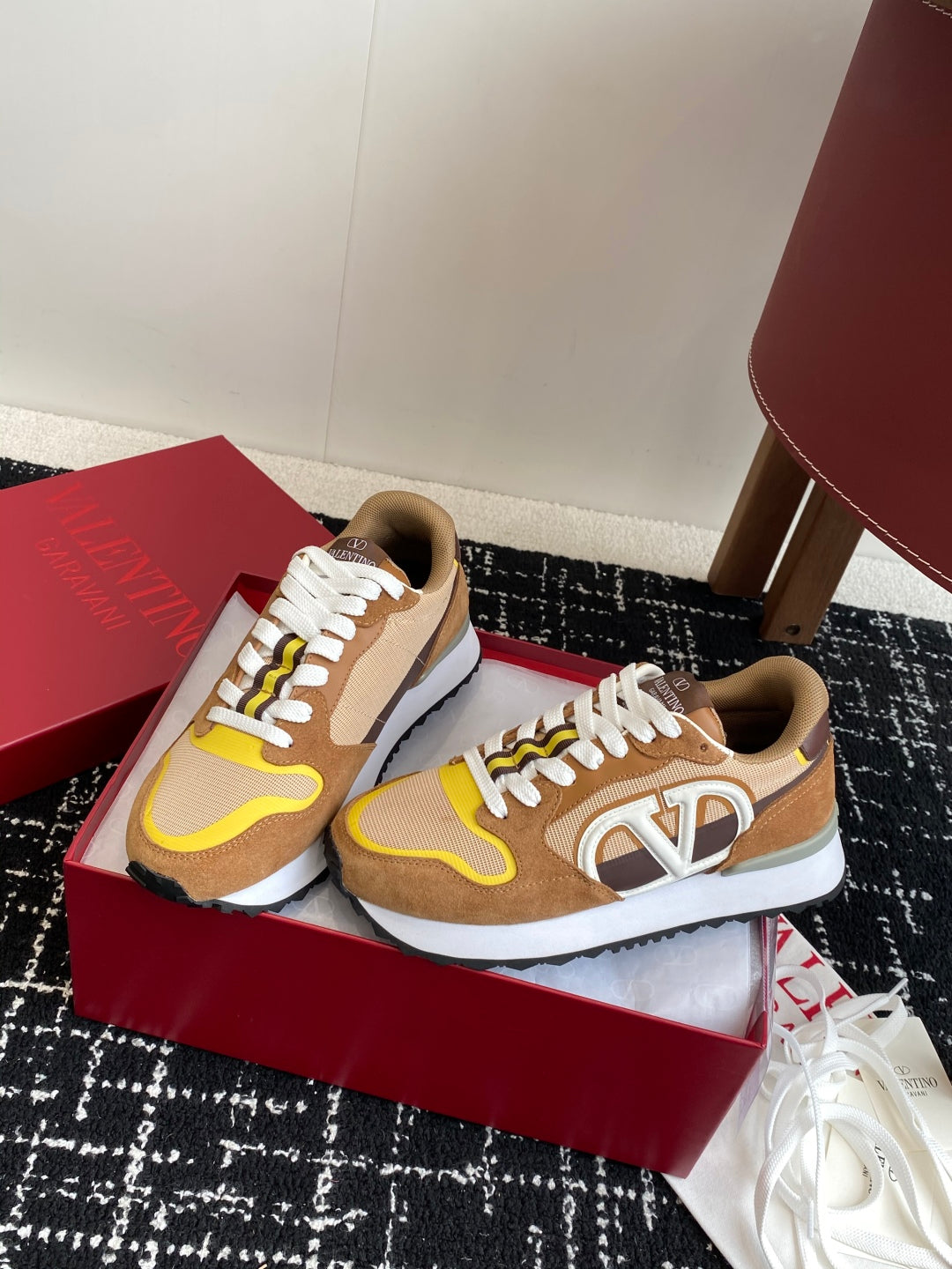 LuxluxHouse Best Quality Shoes Valentino