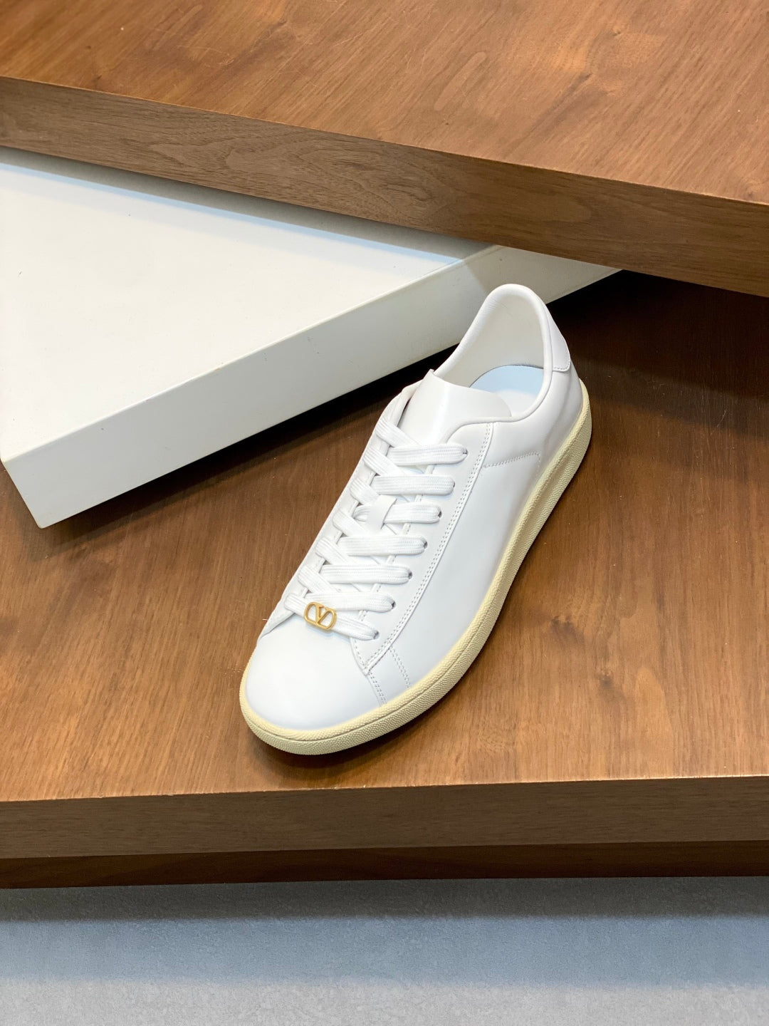 LuxluxHouse Best Quality Shoes Valentino
