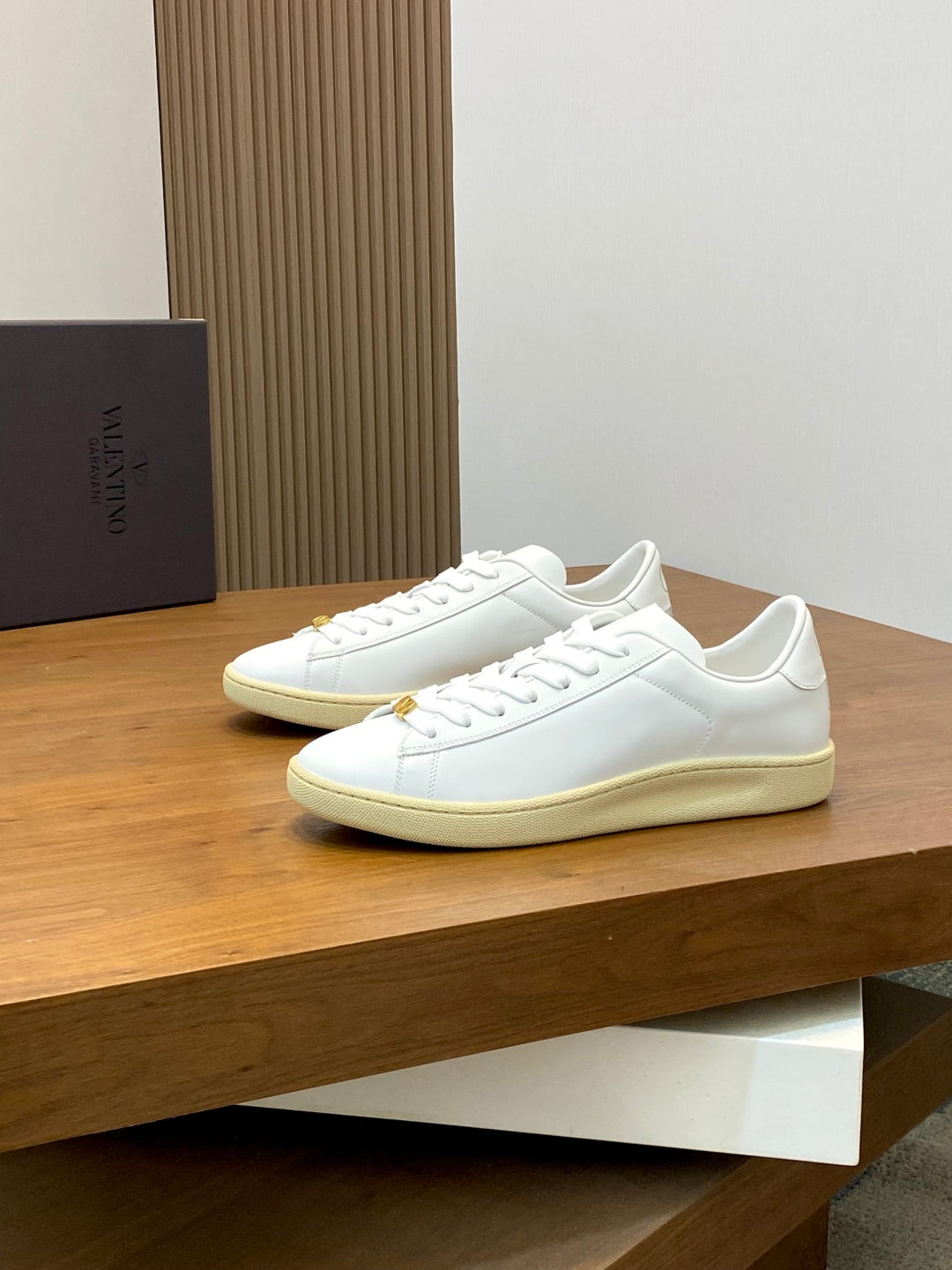 LuxluxHouse Best Quality Shoes Valentino
