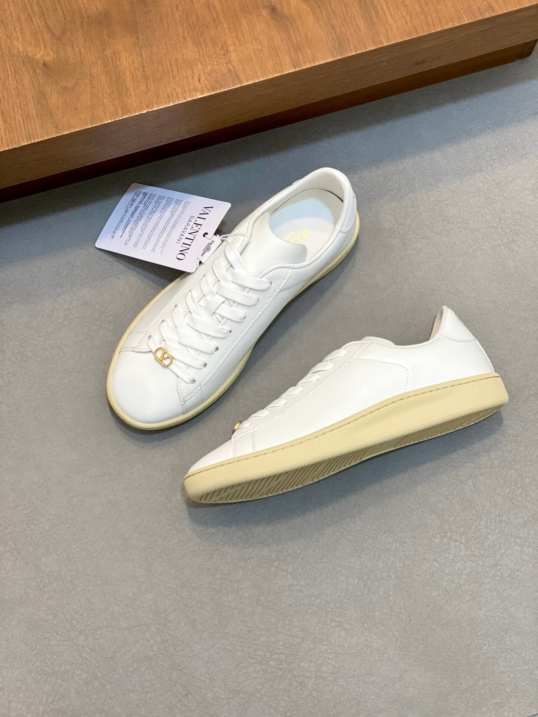 LuxluxHouse Best Quality Shoes Valentino