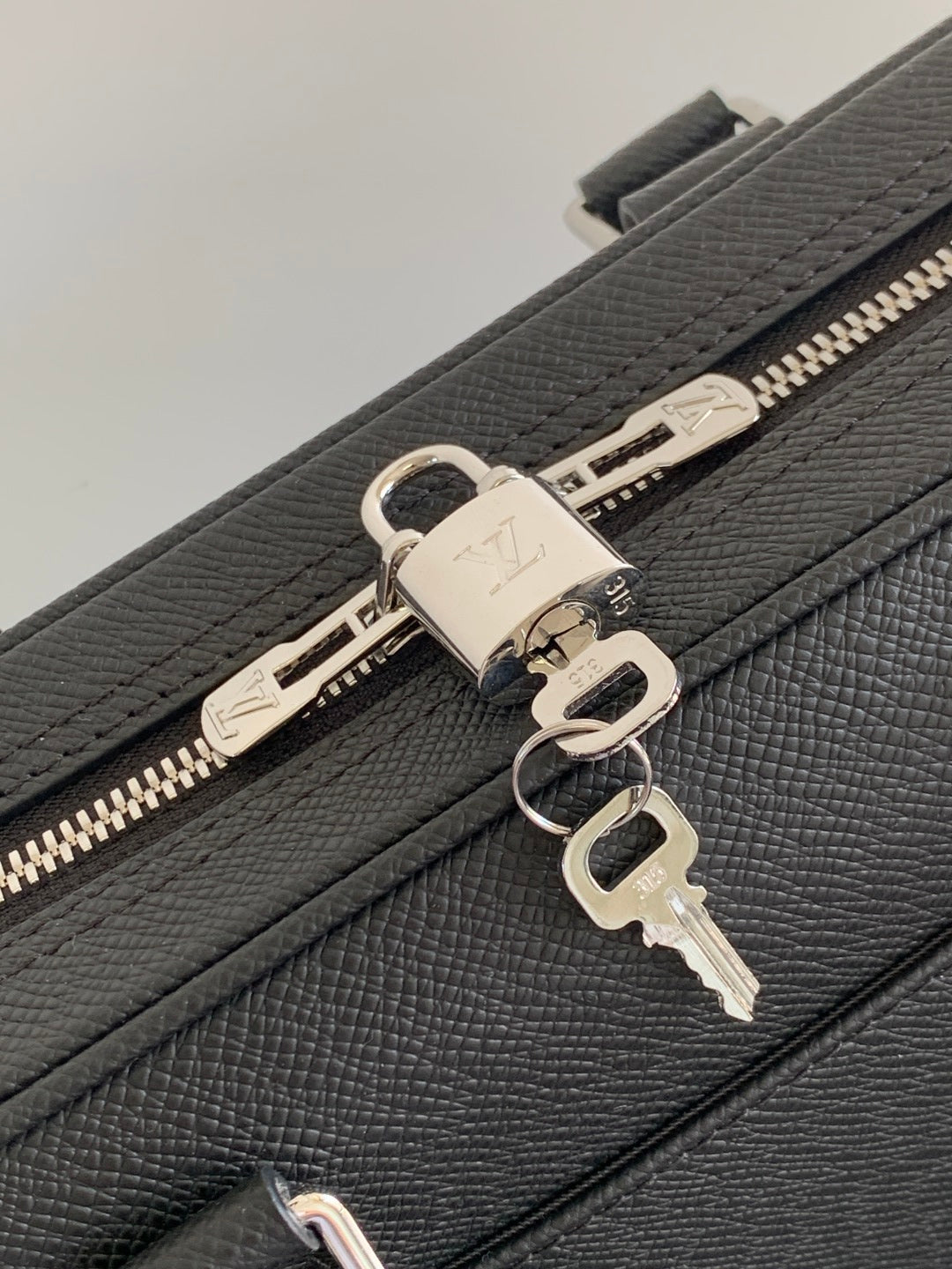 LuxluxHouse Best Quality Bags Louis Vuitton Women Men