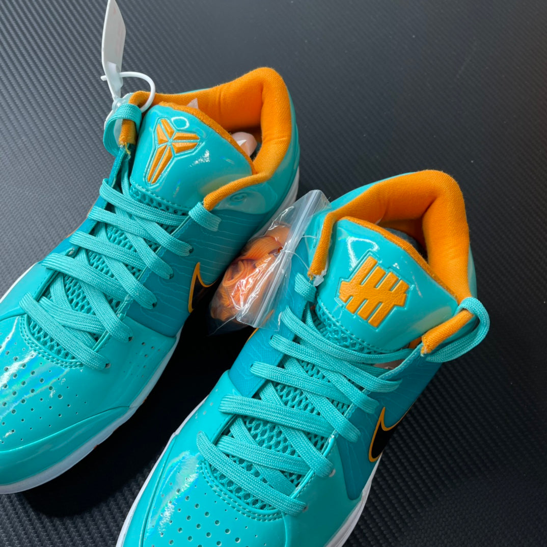 Max/WKB Batch-UNDEFEATED × Nike Zoom Kobe 4 Protro “Spurs”
