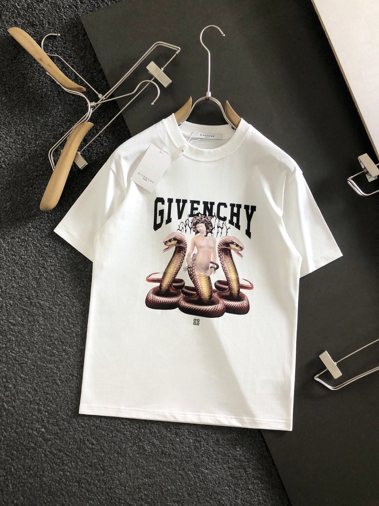 LuxluxHouse Best Quality Clothes Givenchy T-shirt