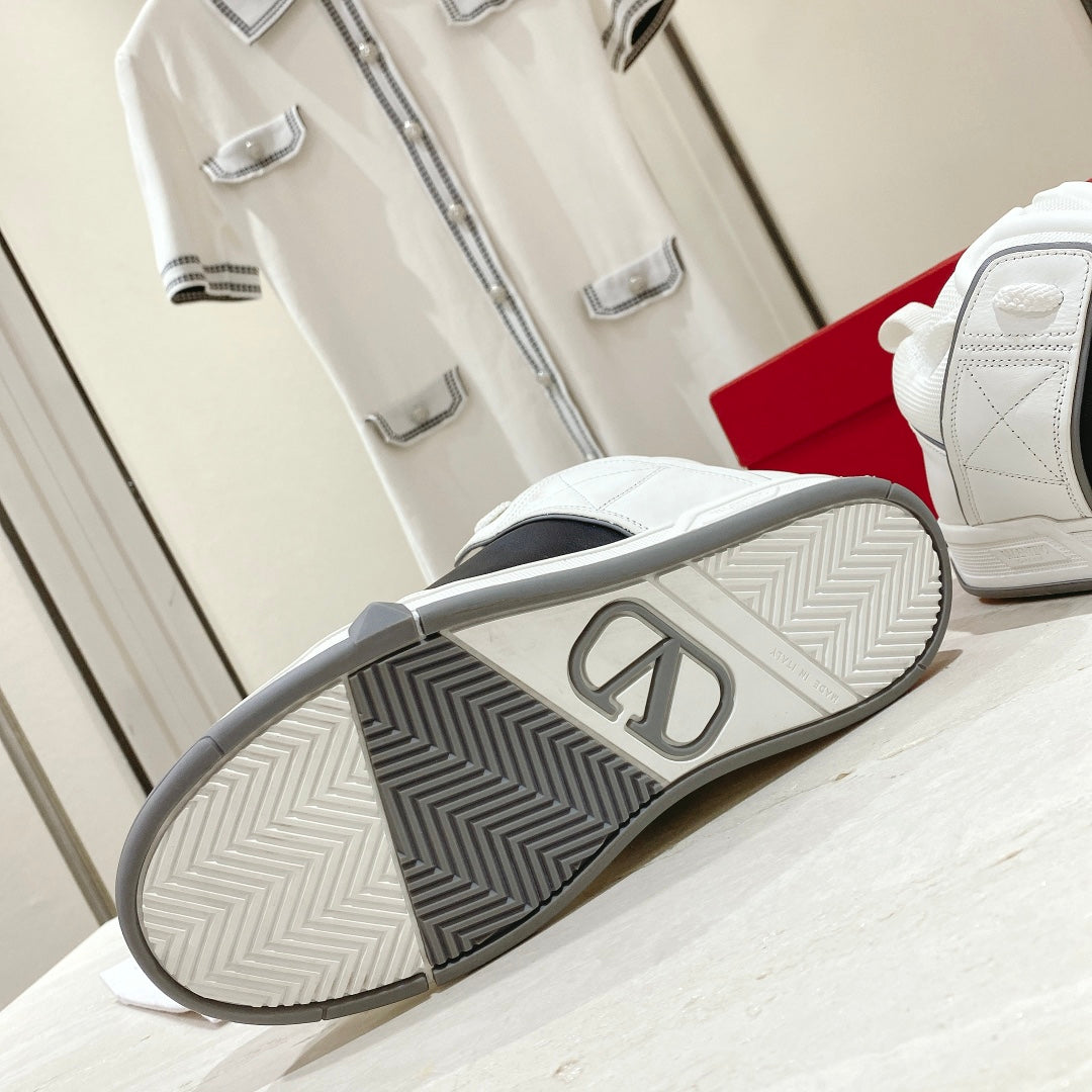 LuxluxHouse Best Quality Shoes Valentino