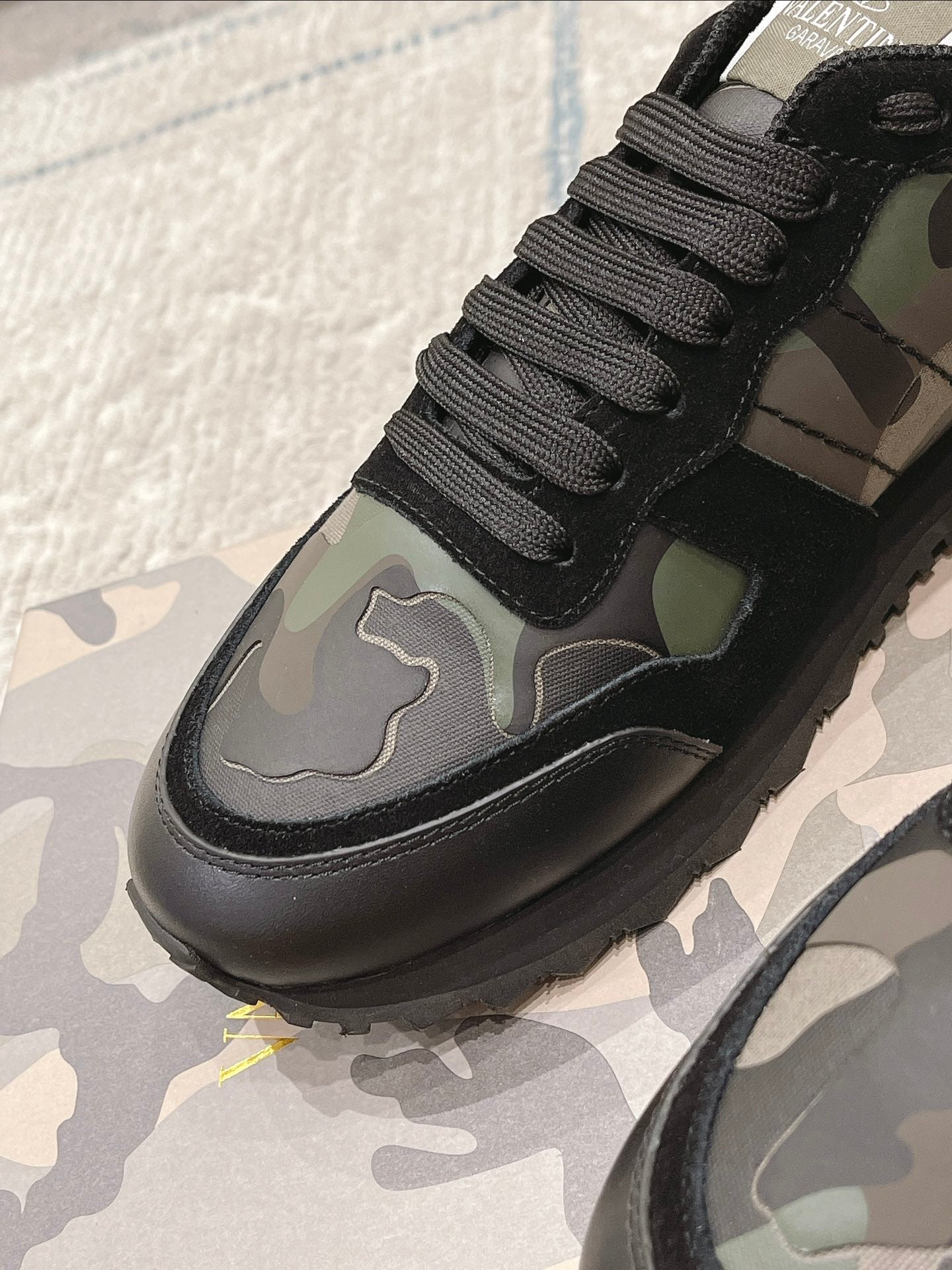 LuxluxHouse Best Quality Shoes Valentino
