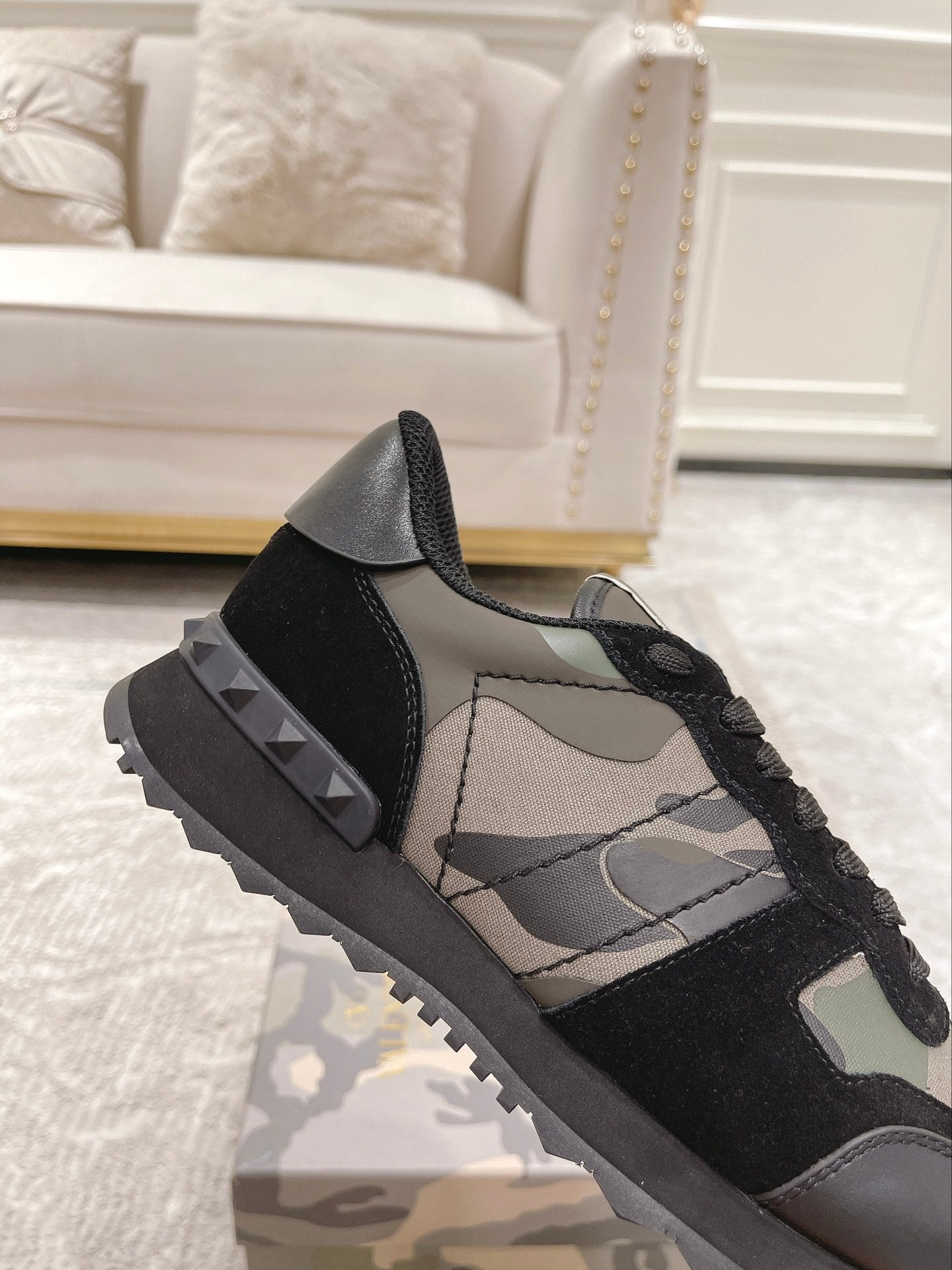 LuxluxHouse Best Quality Shoes Valentino