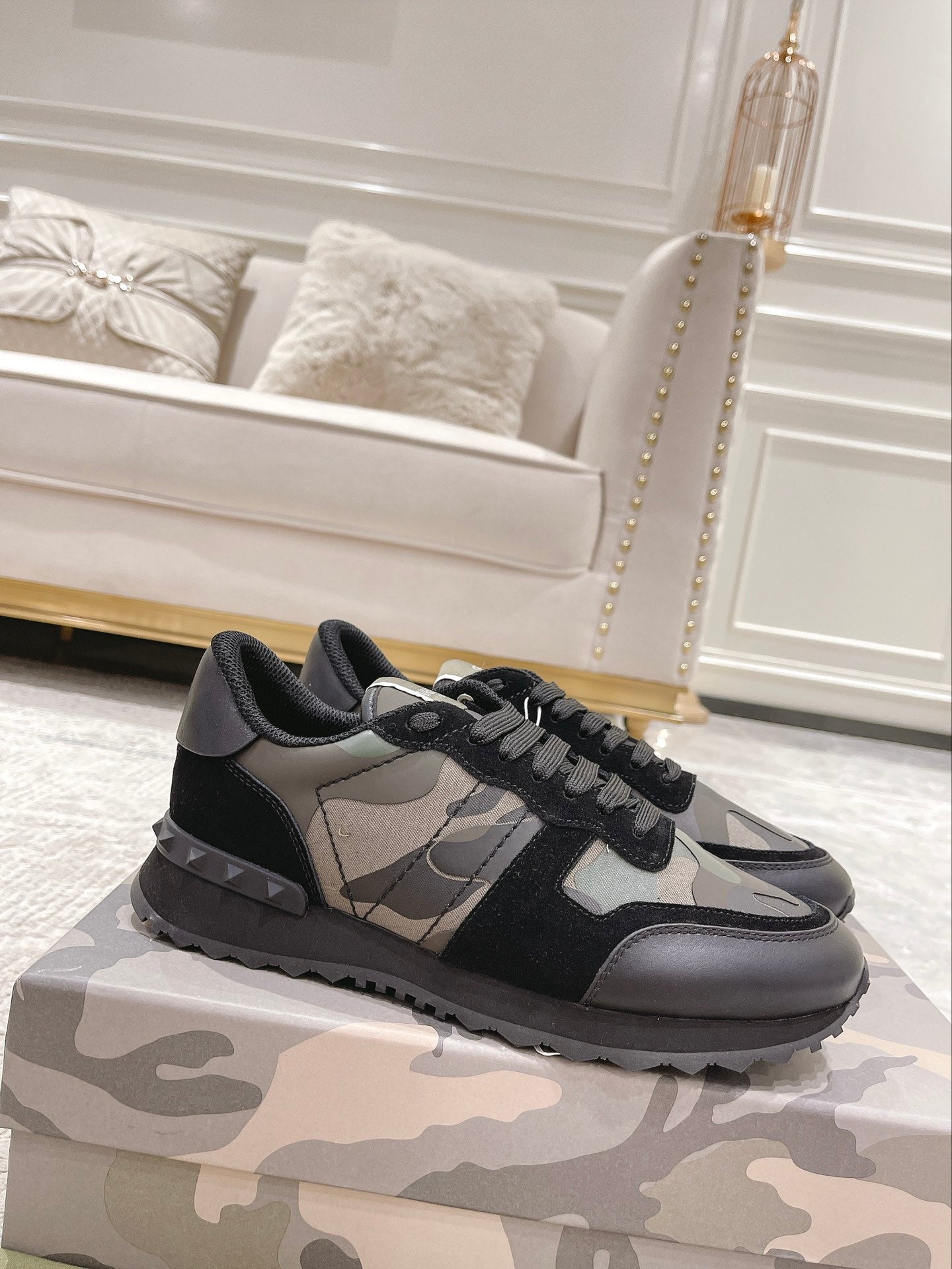LuxluxHouse Best Quality Shoes Valentino