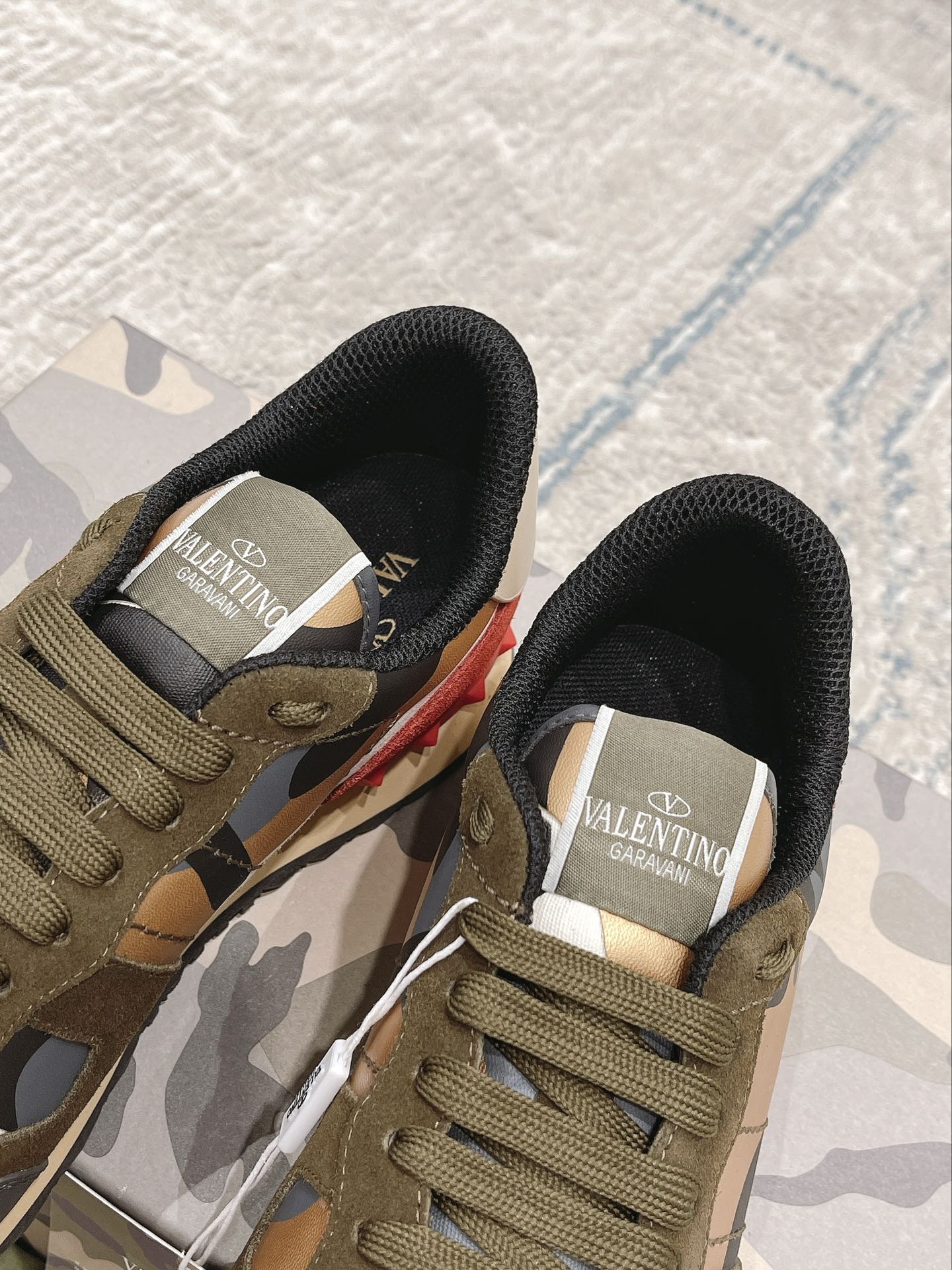 LuxluxHouse Best Quality Shoes Valentino