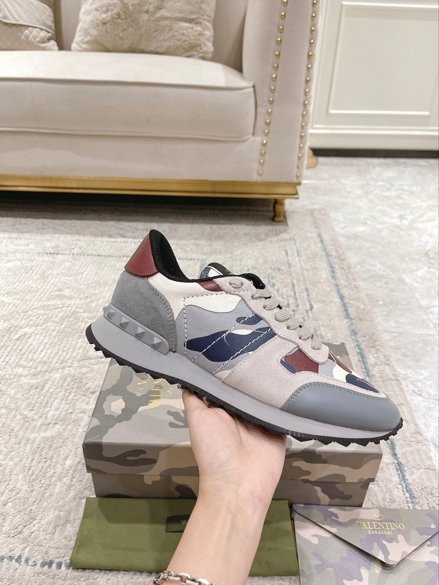 LuxluxHouse Best Quality Shoes Valentino