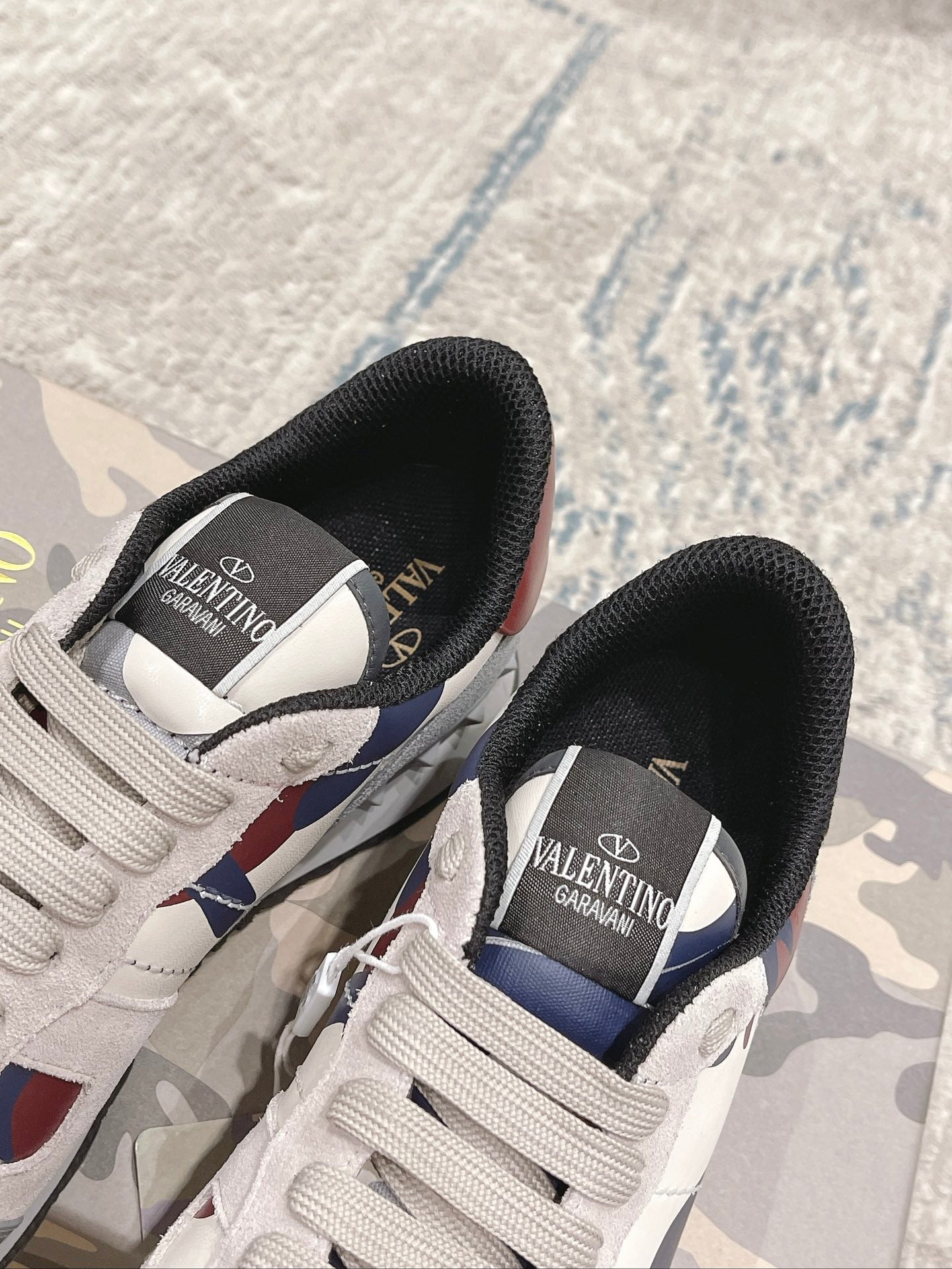 LuxluxHouse Best Quality Shoes Valentino