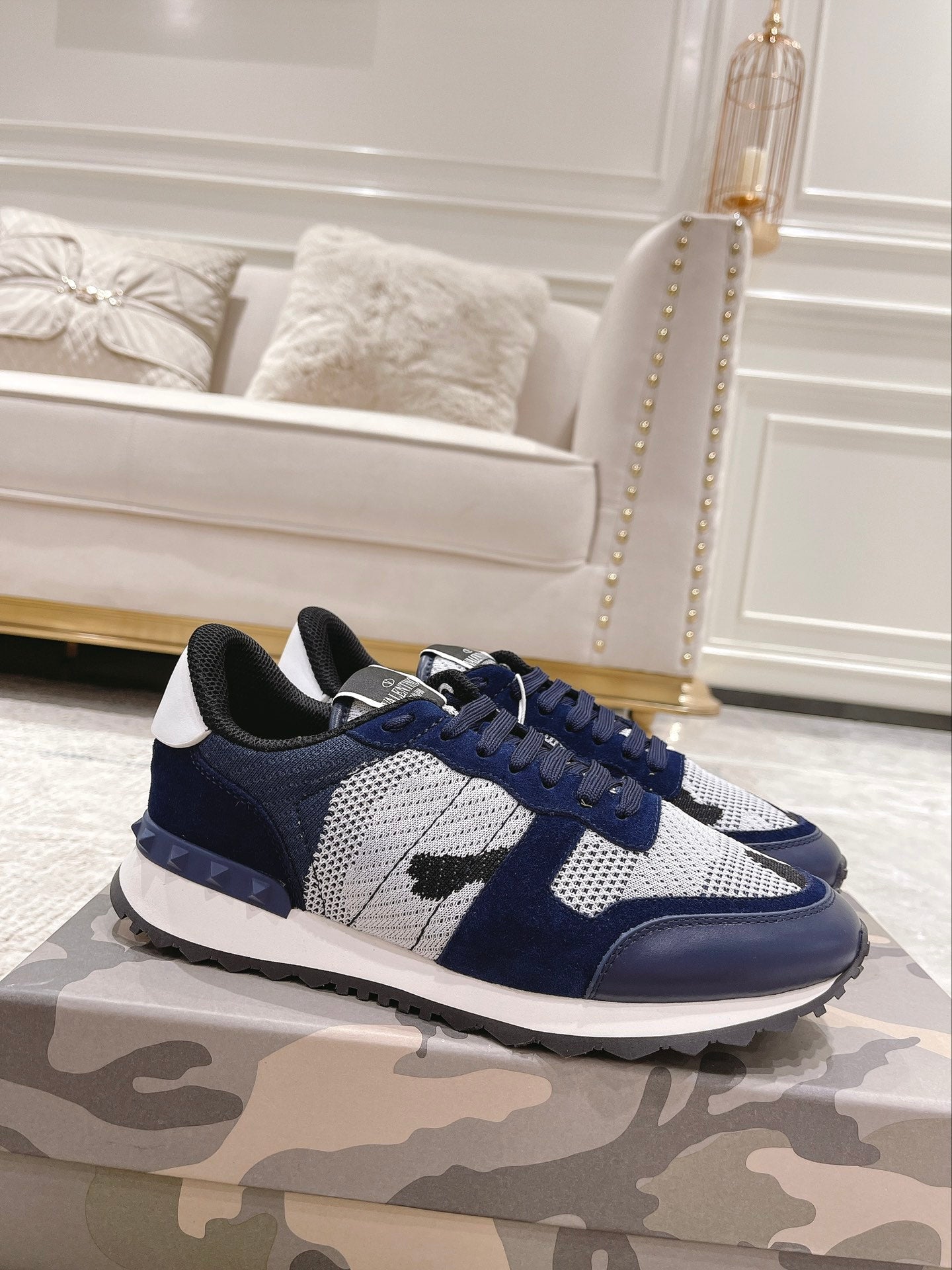 LuxluxHouse Best Quality Shoes Valentino