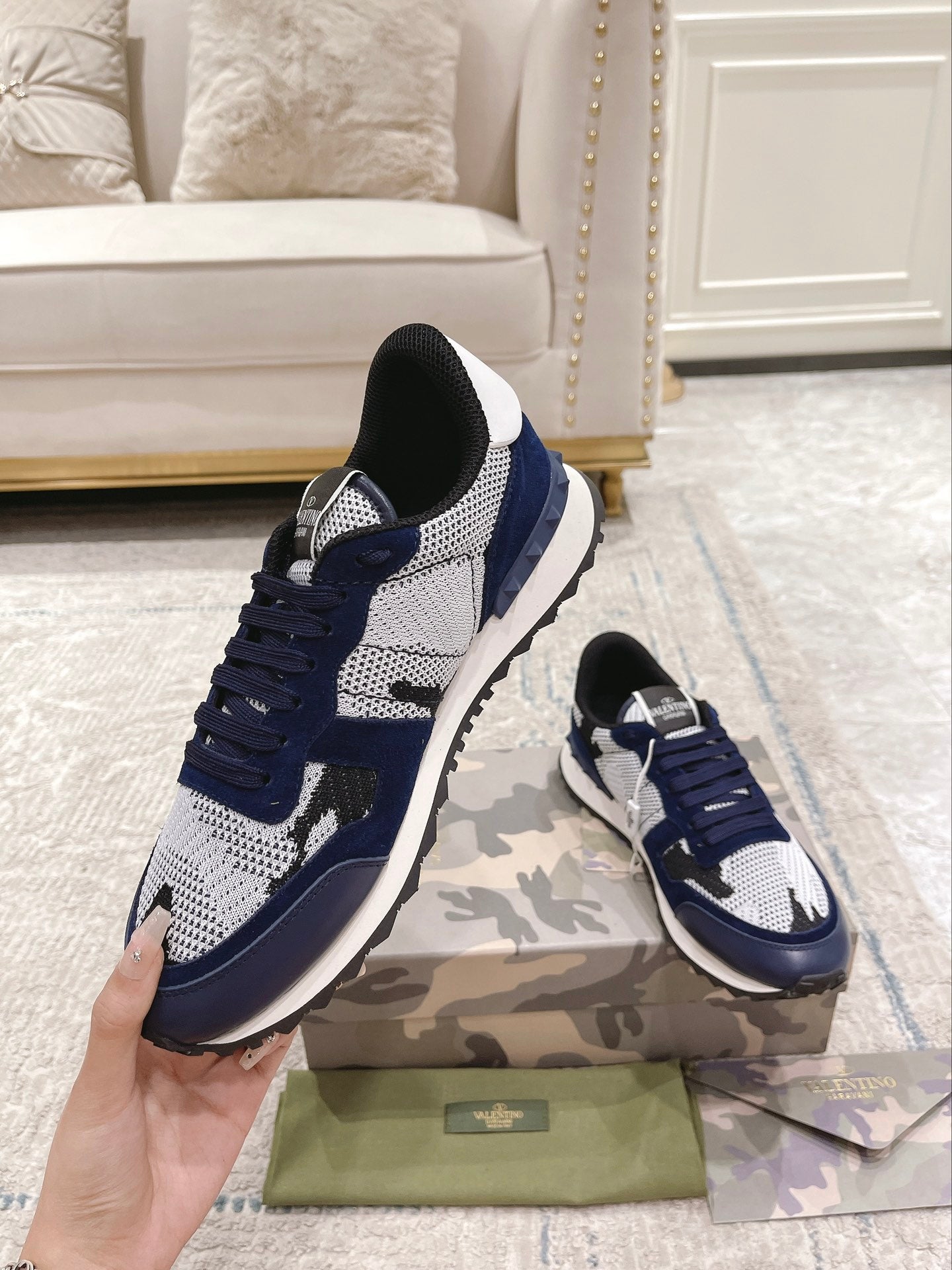 LuxluxHouse Best Quality Shoes Valentino