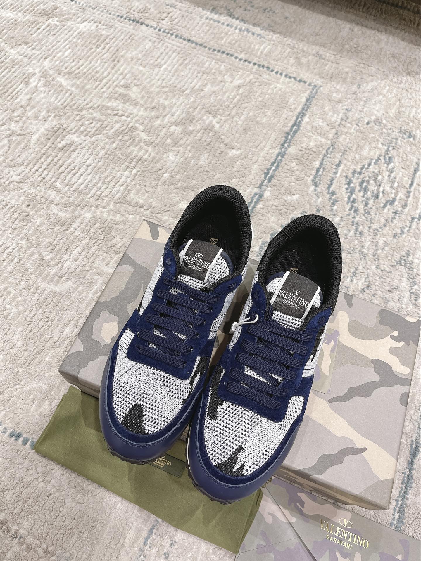LuxluxHouse Best Quality Shoes Valentino