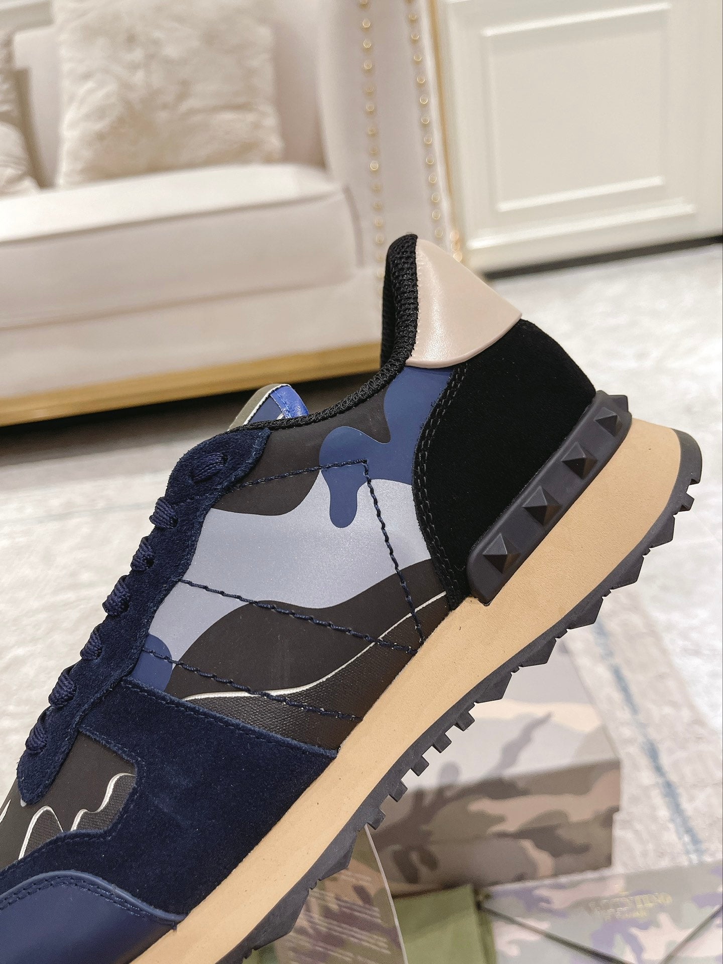 LuxluxHouse Best Quality Shoes Valentino