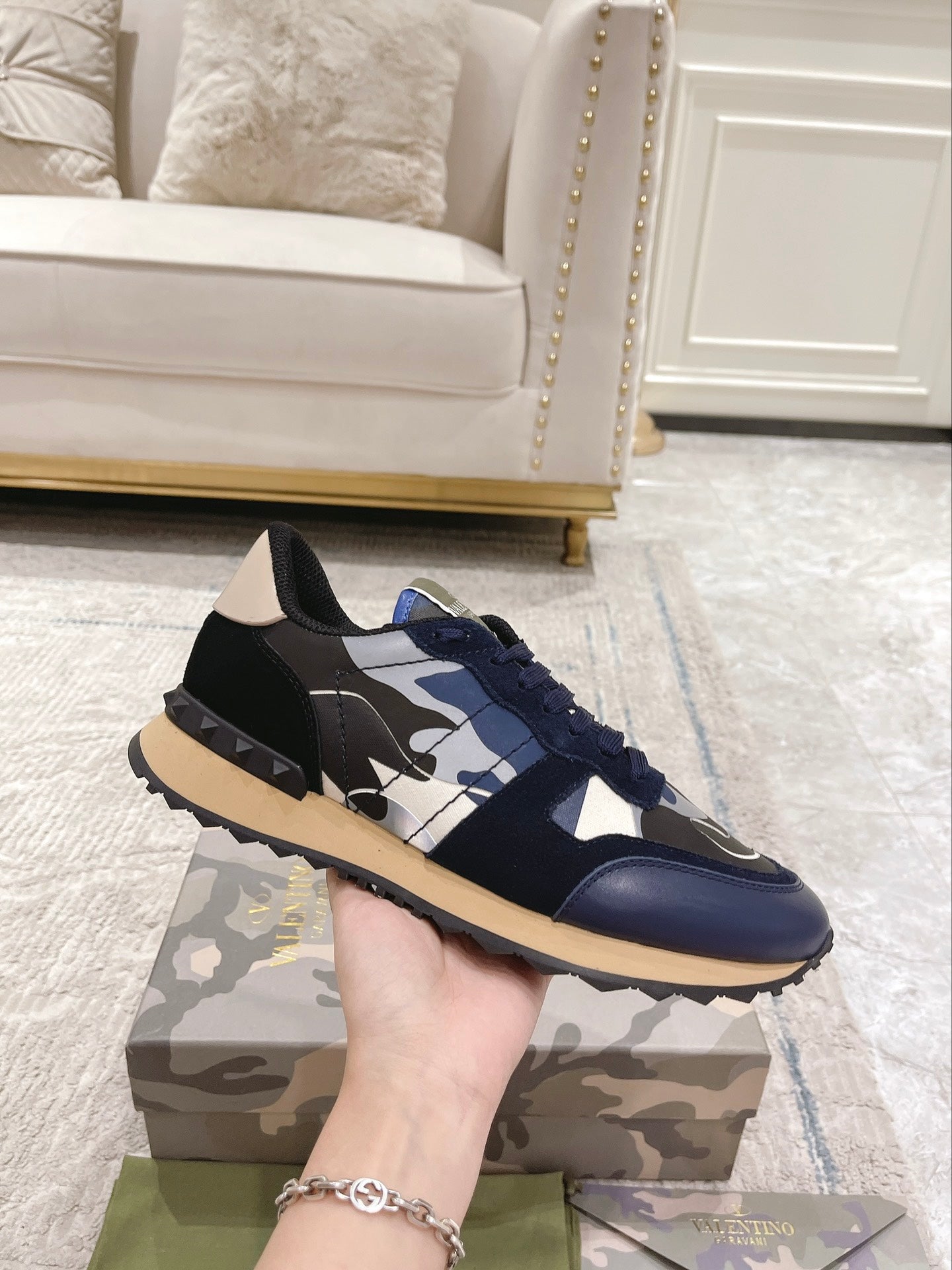 LuxluxHouse Best Quality Shoes Valentino