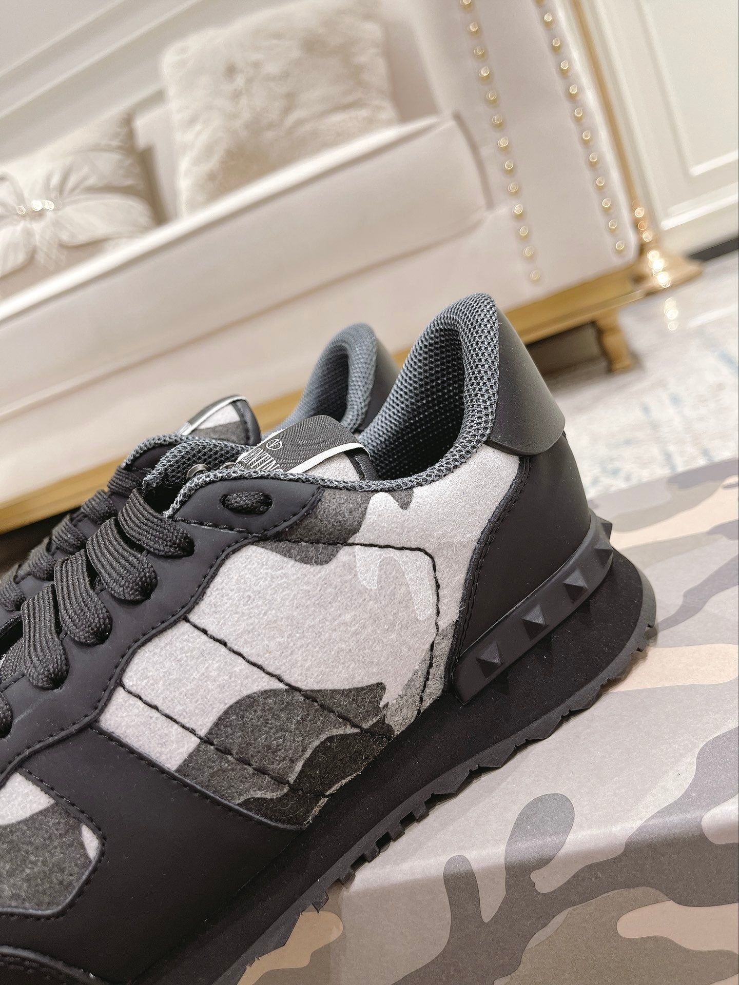LuxluxHouse Best Quality Shoes Valentino