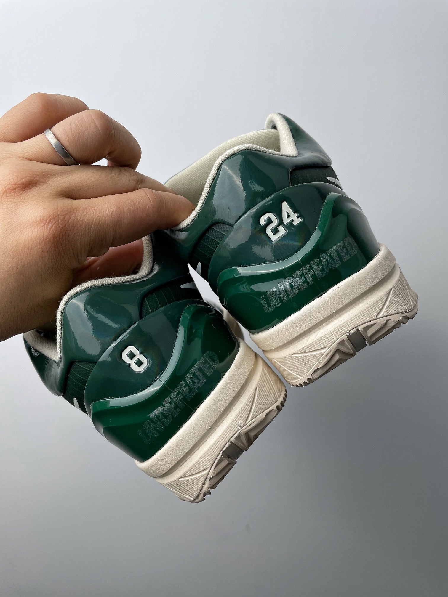 Max/WKB Batch-UNDEFEATED × Nike Zoom Kobe 4 Protro “Dark Green Bucks”