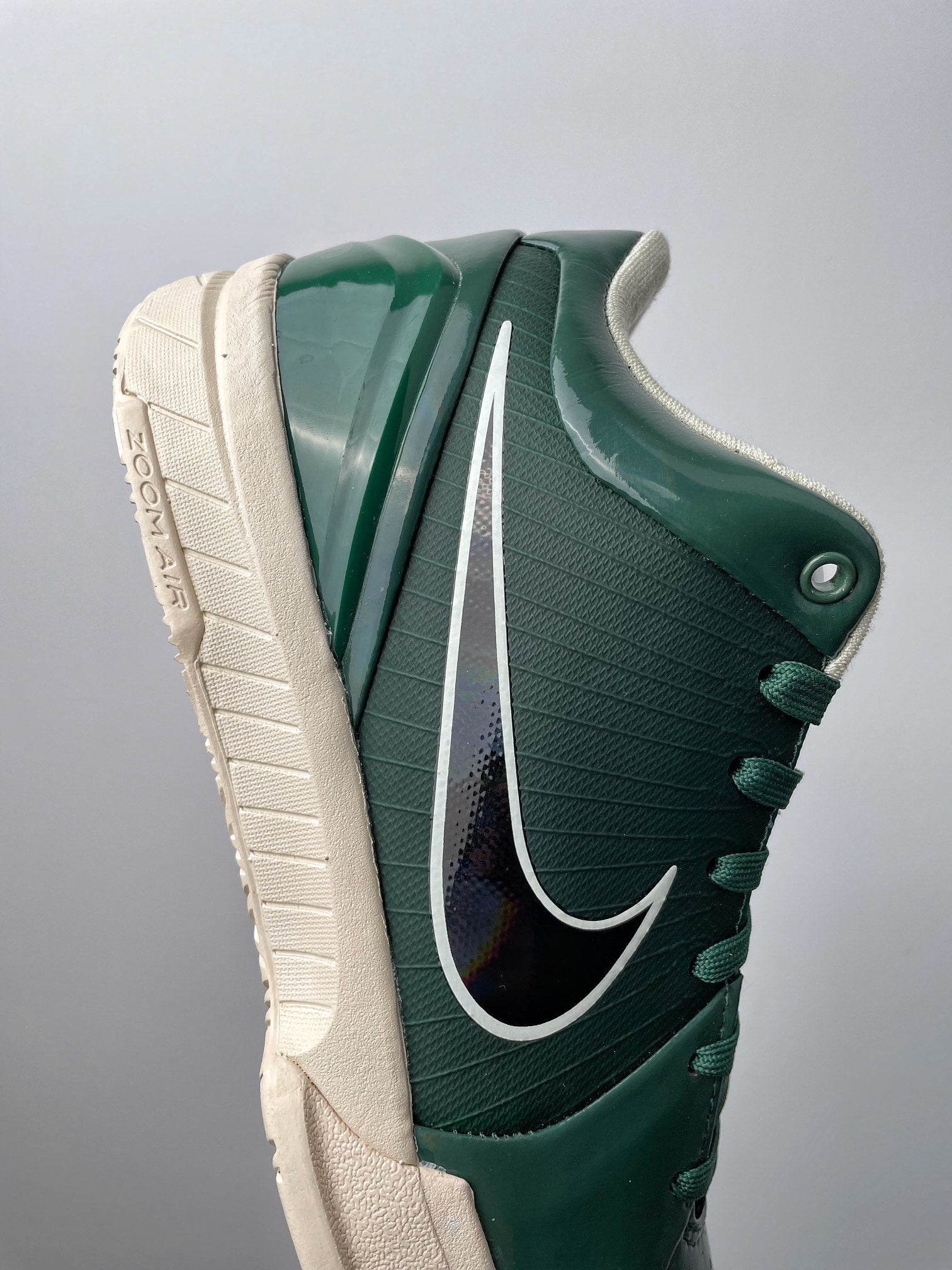 Max/WKB Batch-UNDEFEATED × Nike Zoom Kobe 4 Protro “Dark Green Bucks”