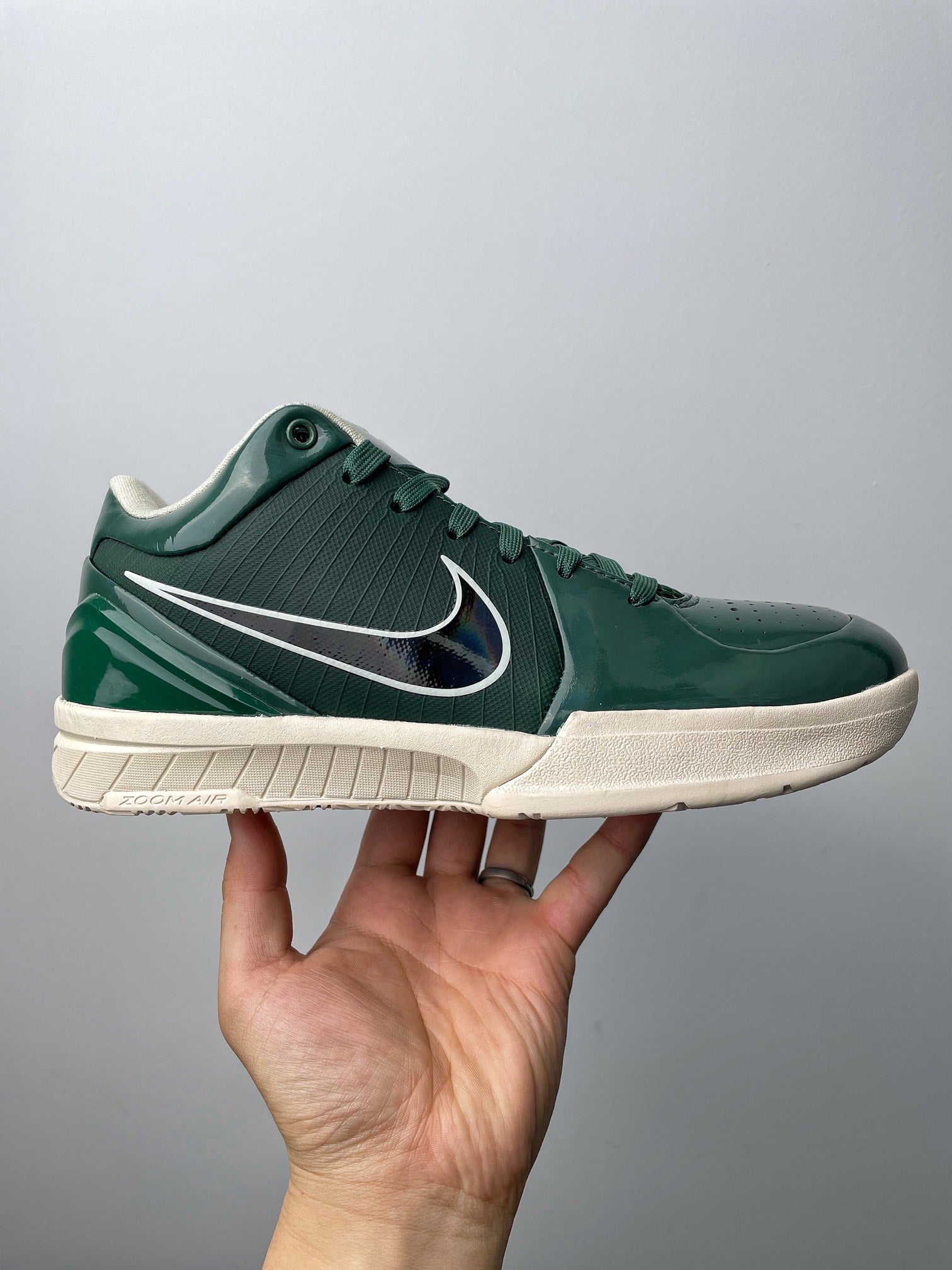 Max/WKB Batch-UNDEFEATED × Nike Zoom Kobe 4 Protro “Dark Green Bucks”