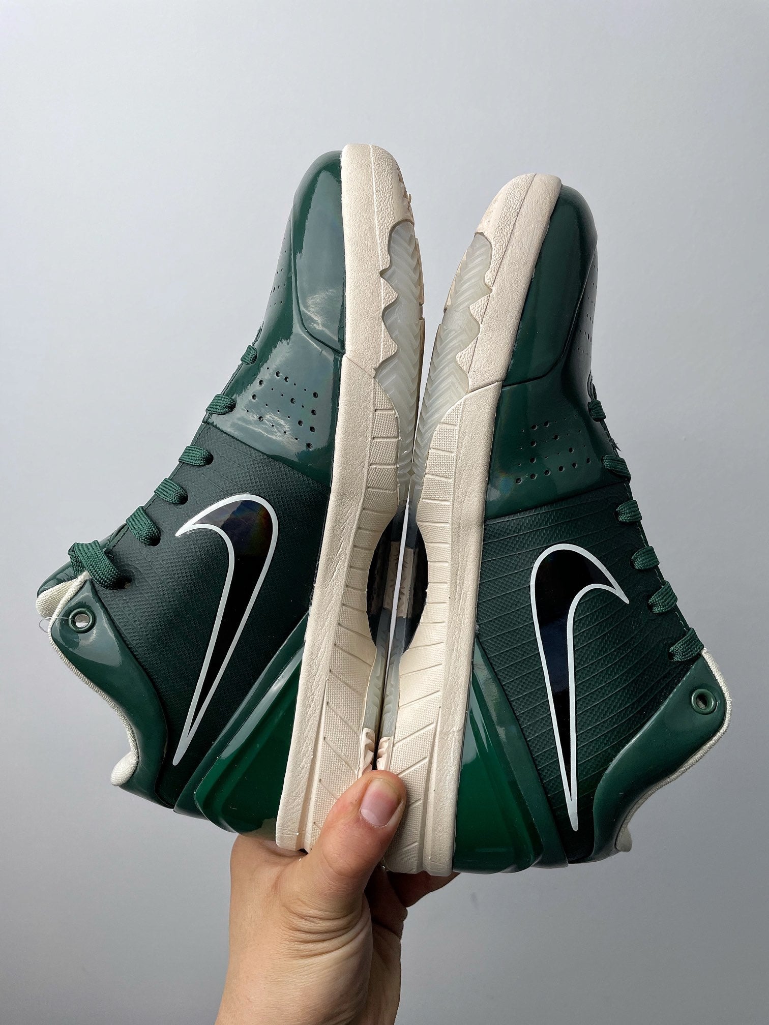 Max/WKB Batch-UNDEFEATED × Nike Zoom Kobe 4 Protro “Dark Green Bucks”