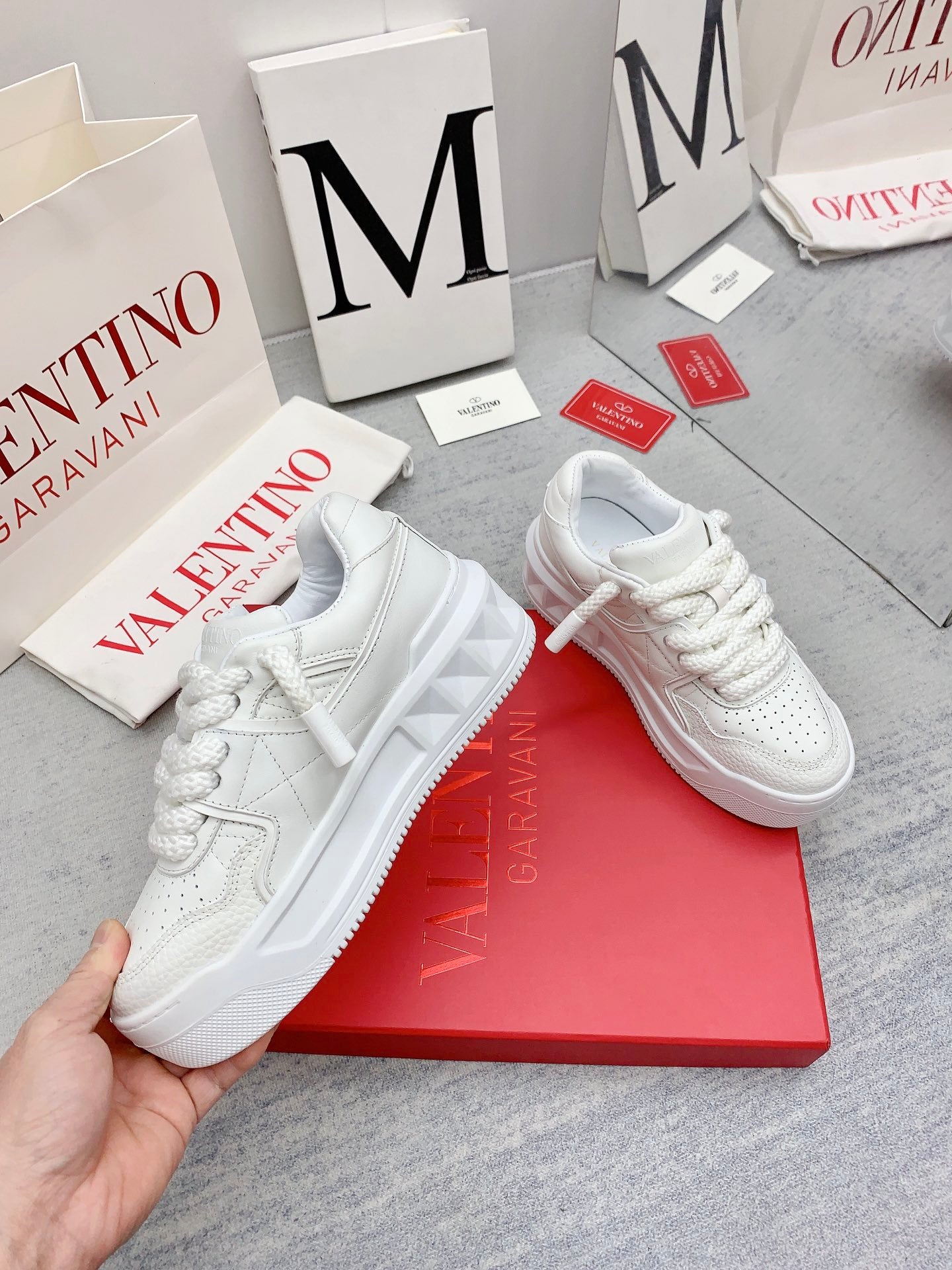 LuxluxHouse Best Quality Shoes Valentino