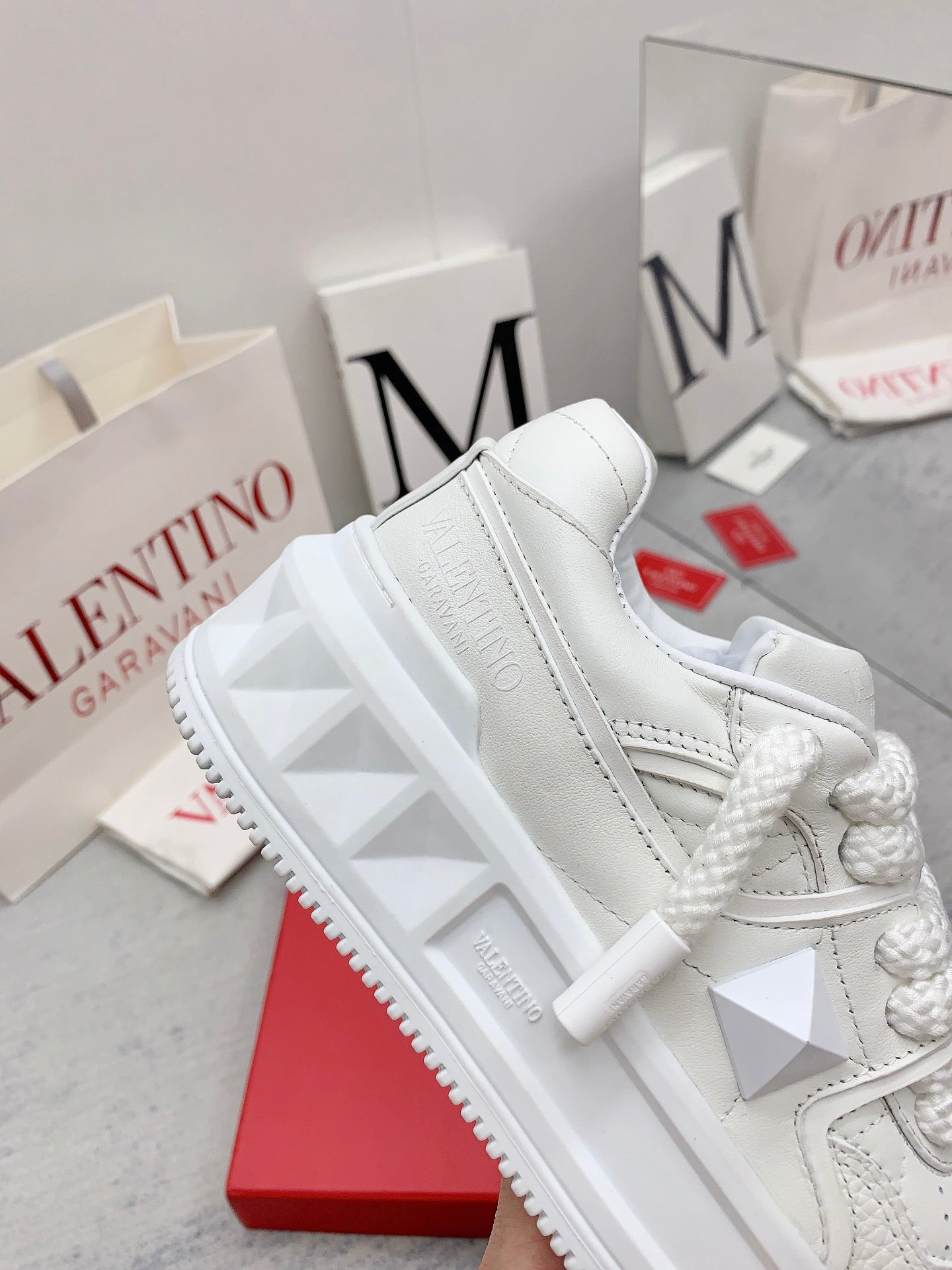 LuxluxHouse Best Quality Shoes Valentino