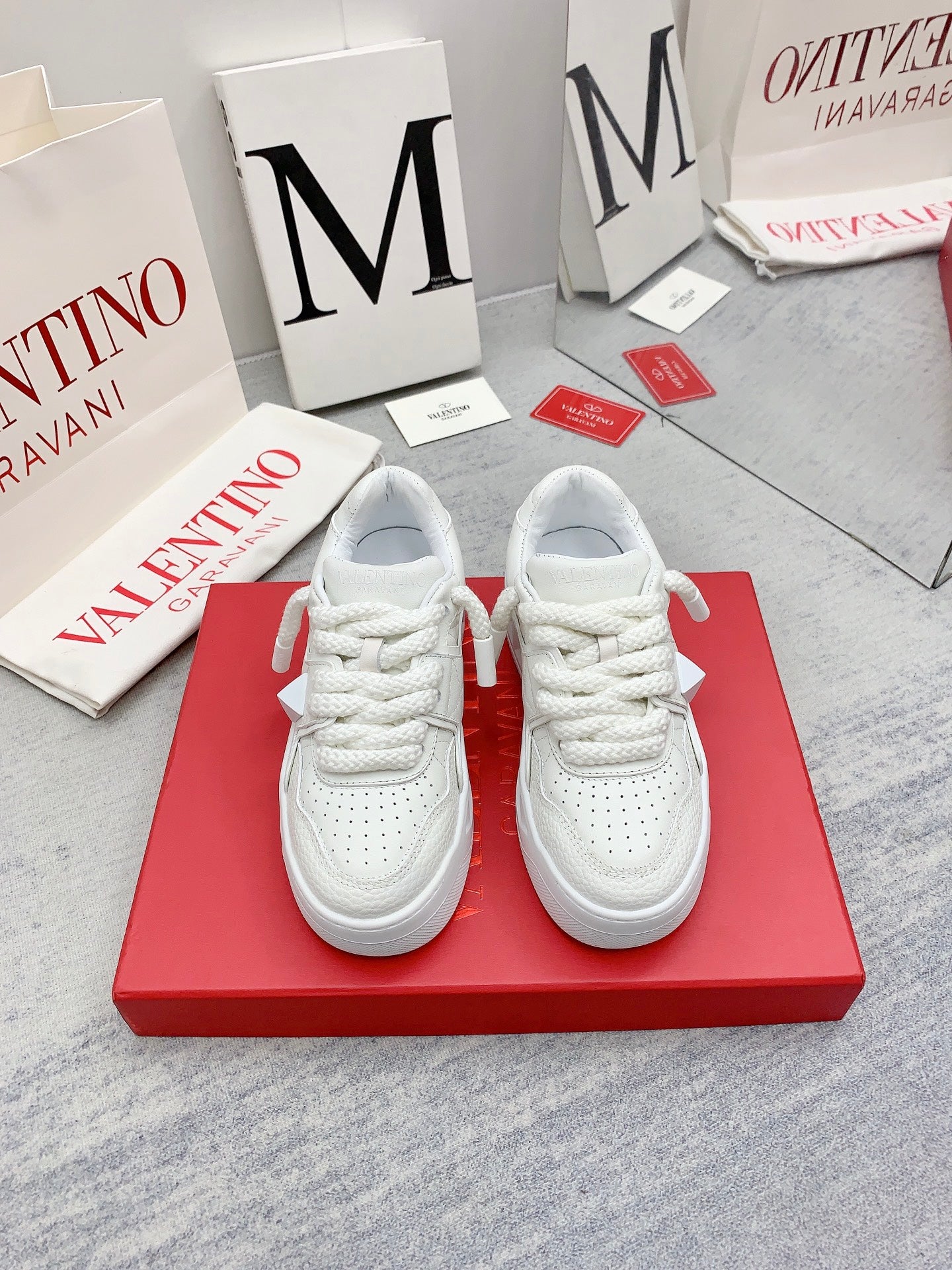 LuxluxHouse Best Quality Shoes Valentino