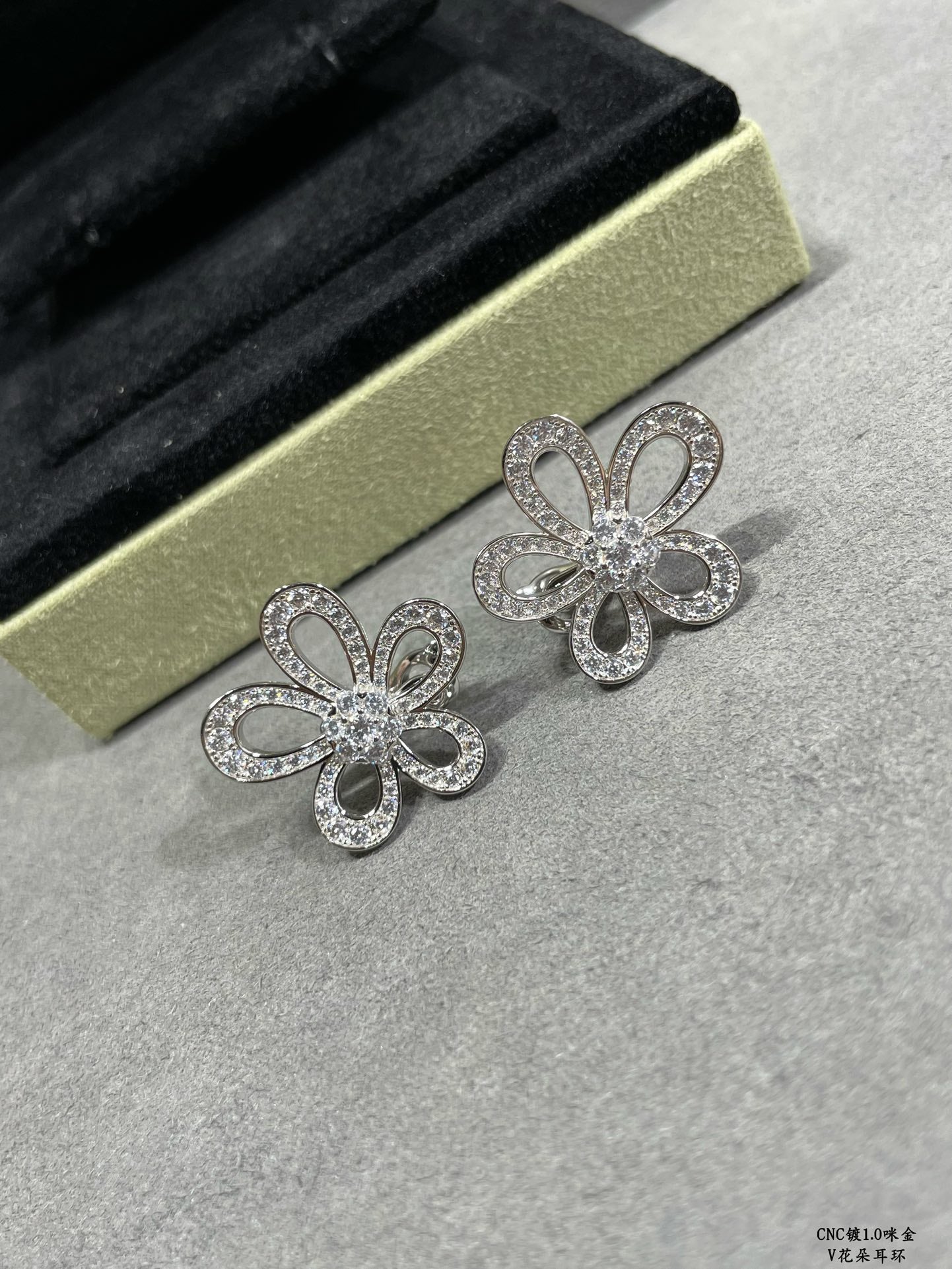 LuxluxHouse Best Quality Accessories Van Cleef & Arpels
